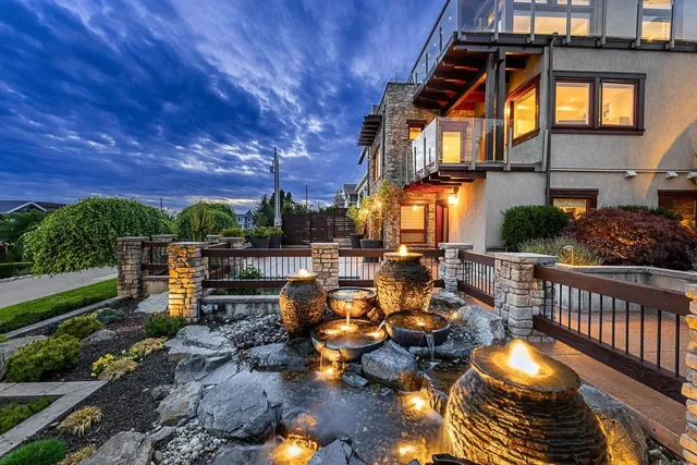 1117 PARKER STREET, White Rock 4