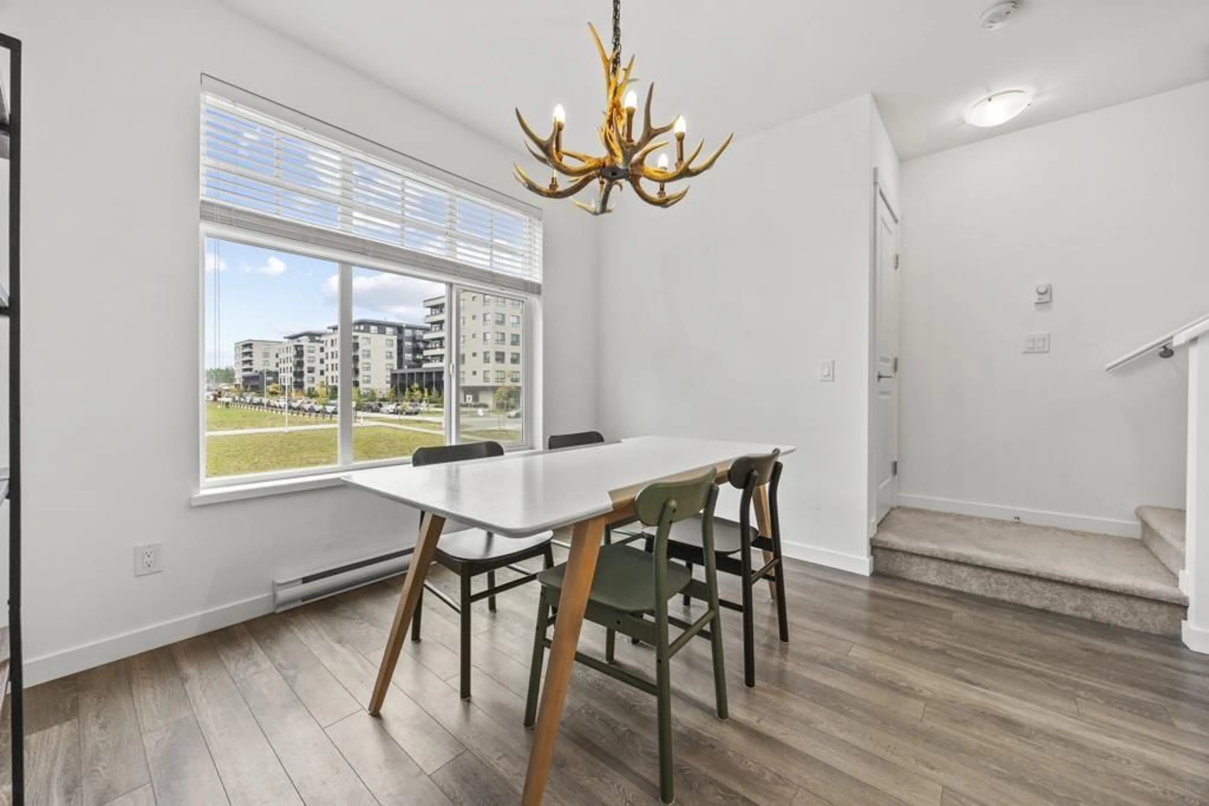 Dining room, wood/laminate floor for 2 - 15850 85 AVENUE, Surrey British Columbia V4N6W2