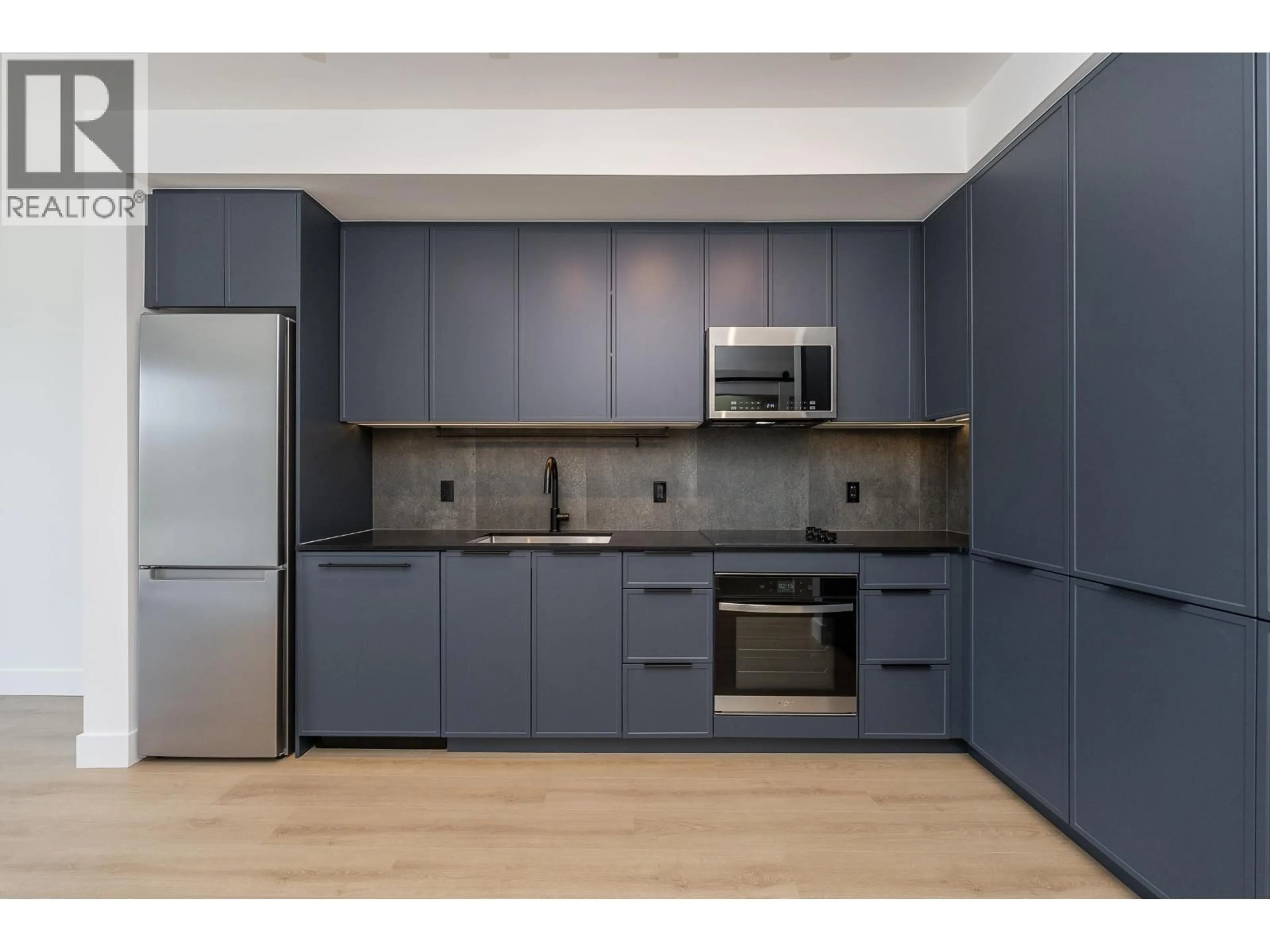 Standard kitchen, wood/laminate floor for 614 - 3075 MURRAY STREET, Port Moody British Columbia V3H0N9