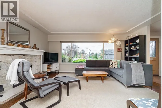 7755 TAYLOR PLACE, Burnaby 5