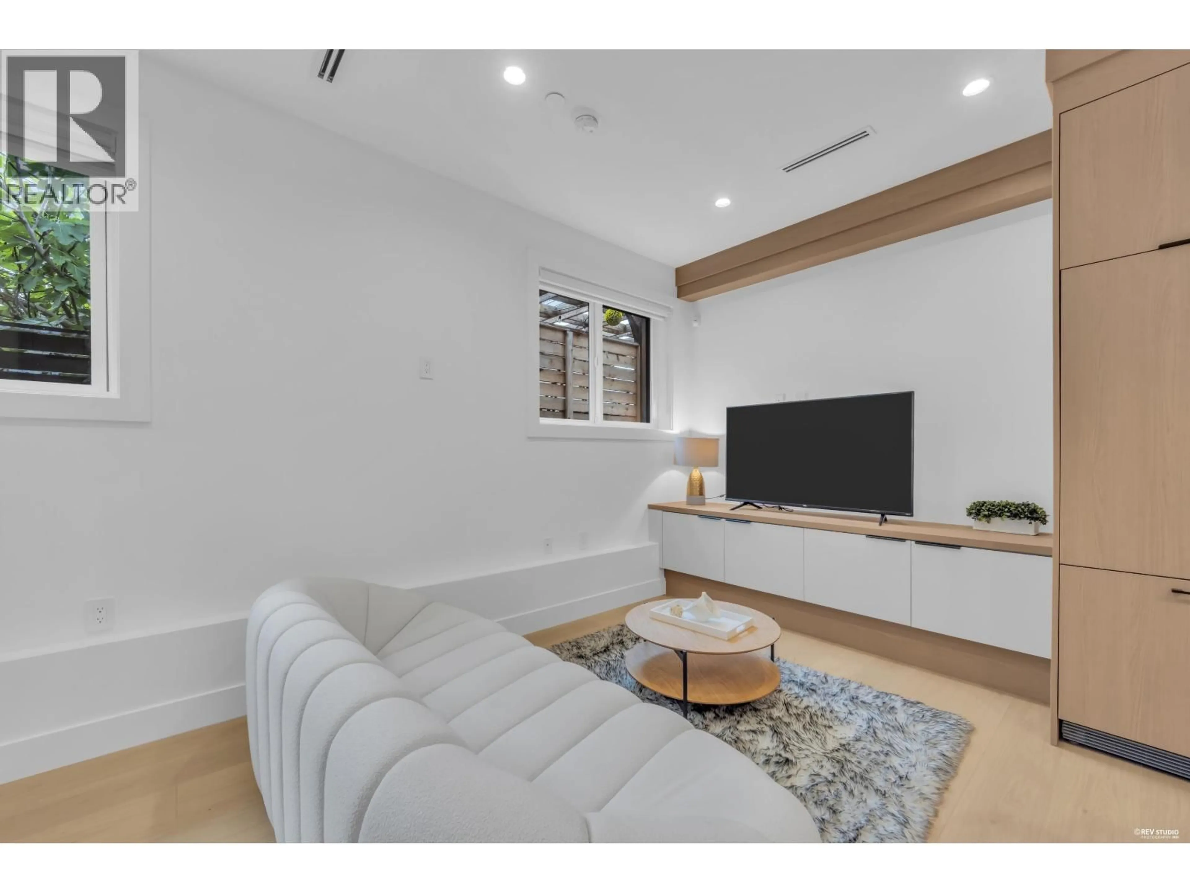 Living room with furniture, unknown for 1 - 3438 TRIUMPH STREET, Vancouver British Columbia V5K1T8
