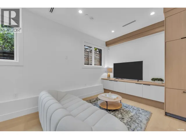 1 - 3438 TRIUMPH STREET, Vancouver 5