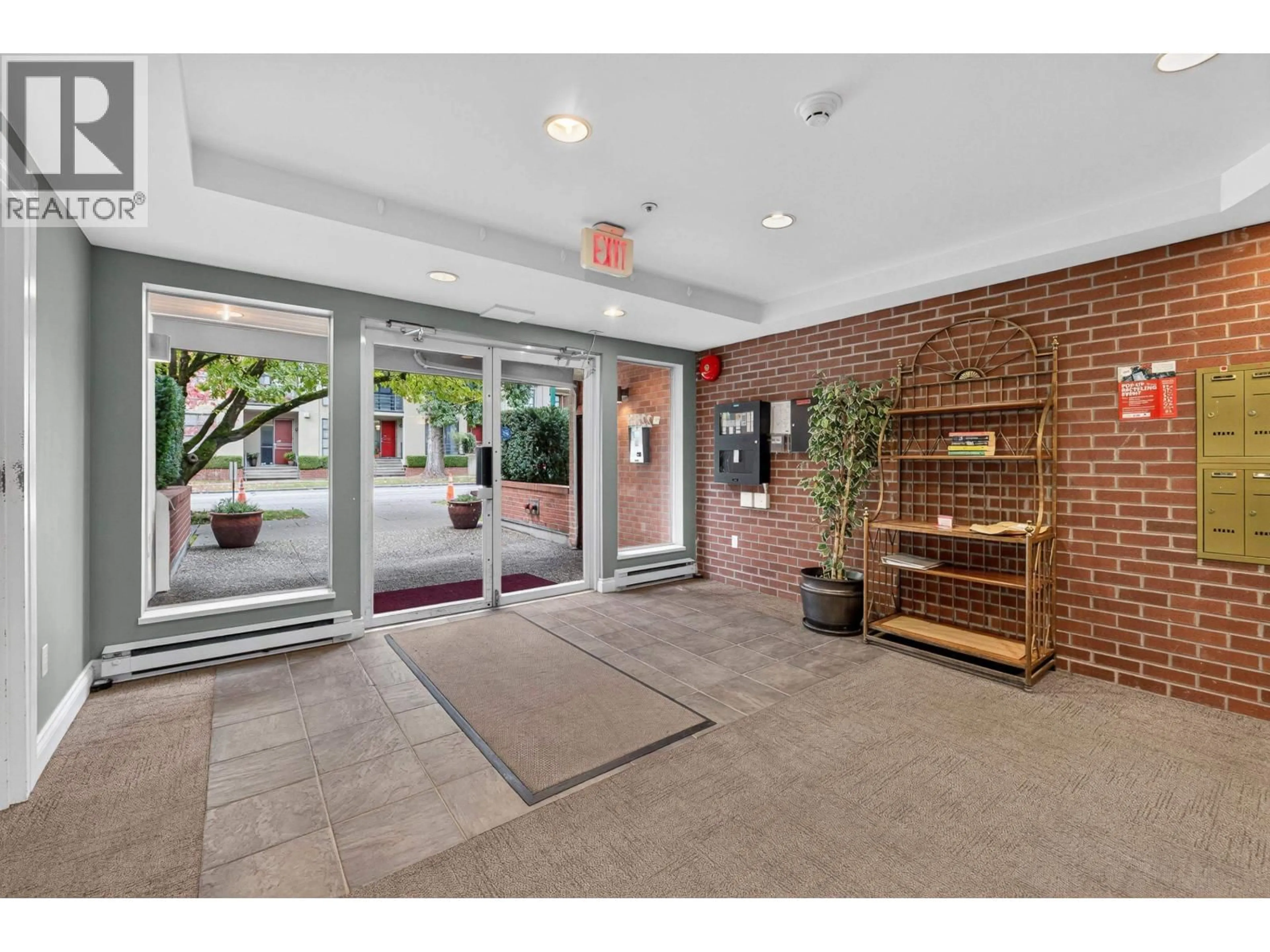 Indoor foyer for 208 - 2288 12TH AVENUE, Vancouver British Columbia V6X4R2