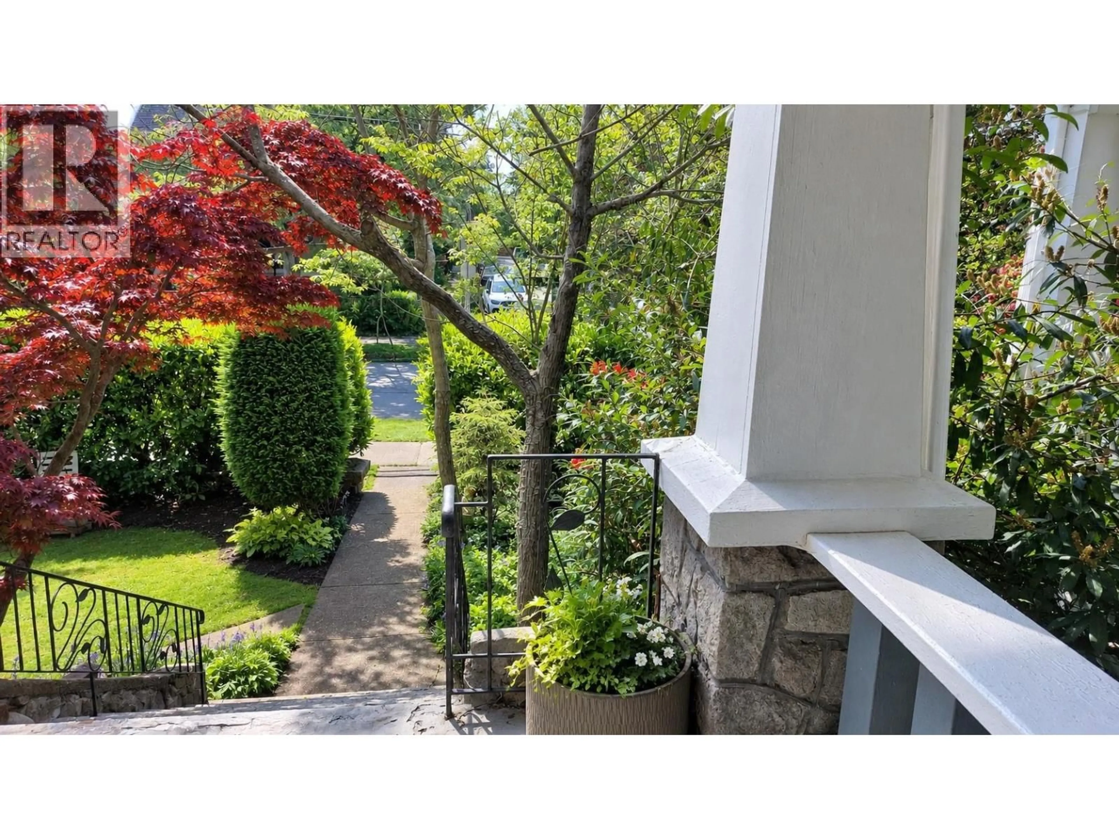 A pic from outside/outdoor area/front of a property/back of a property/a pic from drone, street for 1951 NAPIER STREET, Vancouver British Columbia V5L2N6