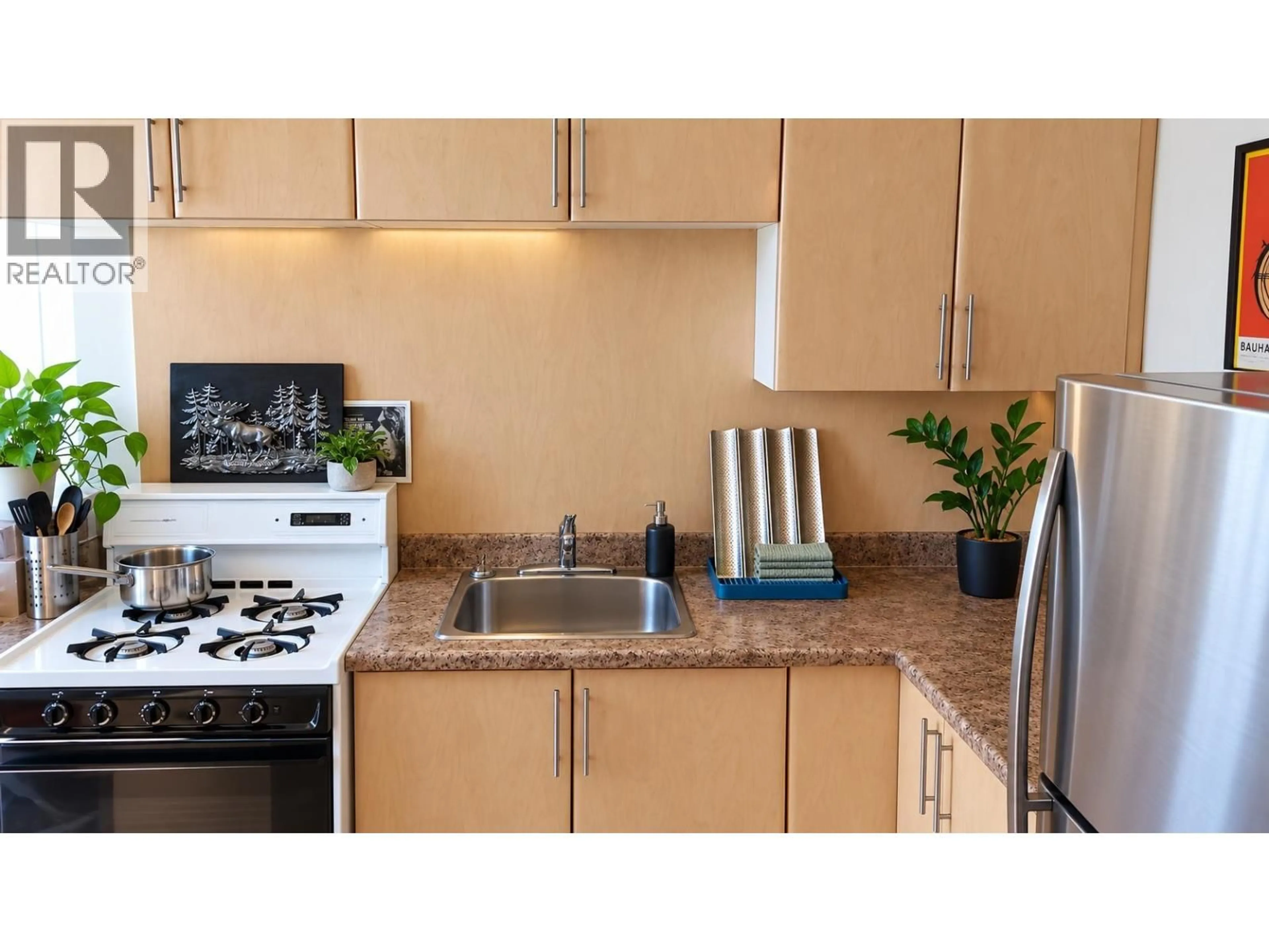 Standard kitchen, wood/laminate floor for 1951 NAPIER STREET, Vancouver British Columbia V5L2N6