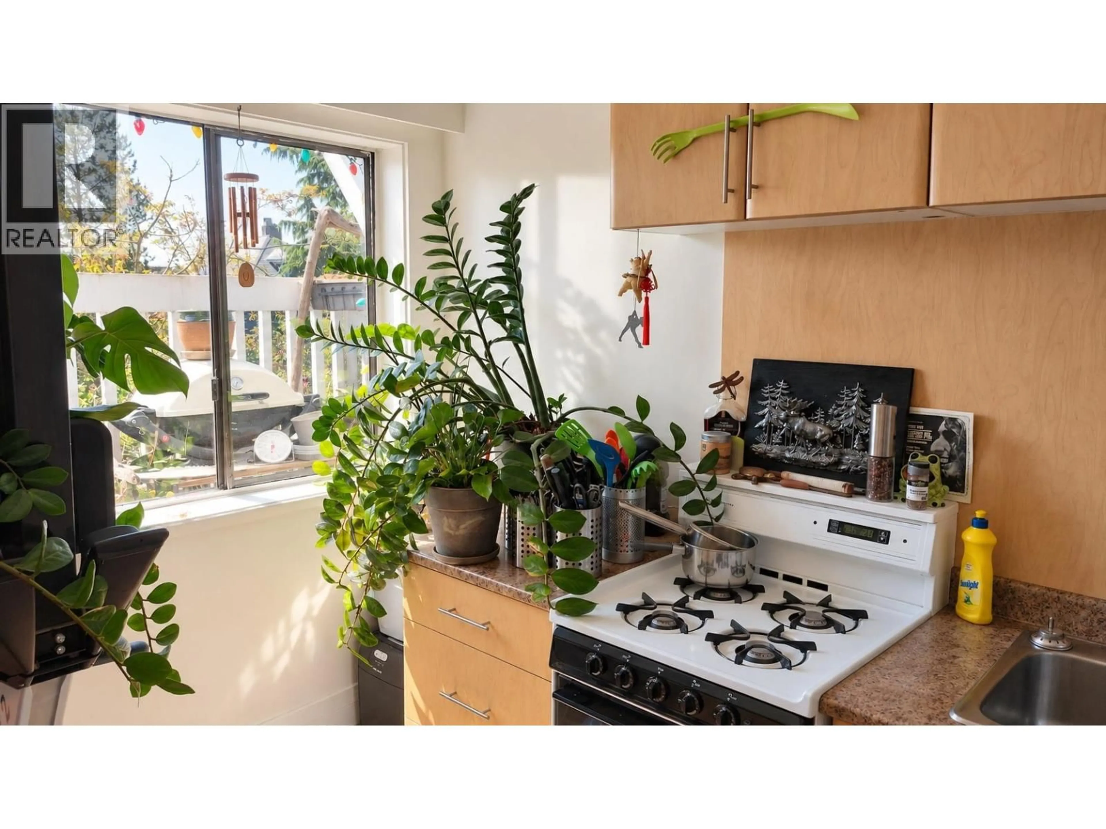 Unknown for 1951 NAPIER STREET, Vancouver British Columbia V5L2N6