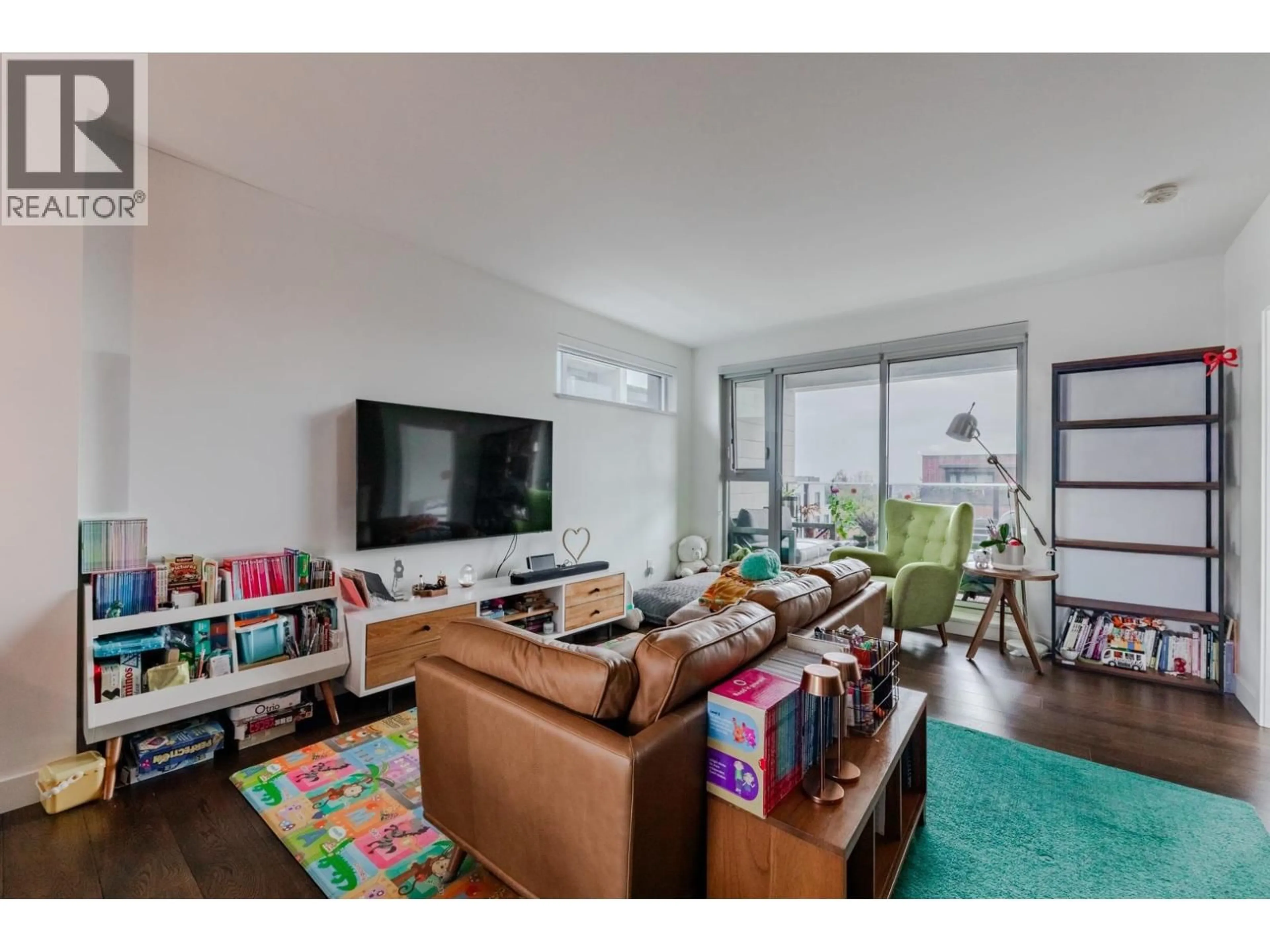 Living room with furniture, unknown for 903 - 7228 ADERA STREET, Vancouver British Columbia V6P0H8