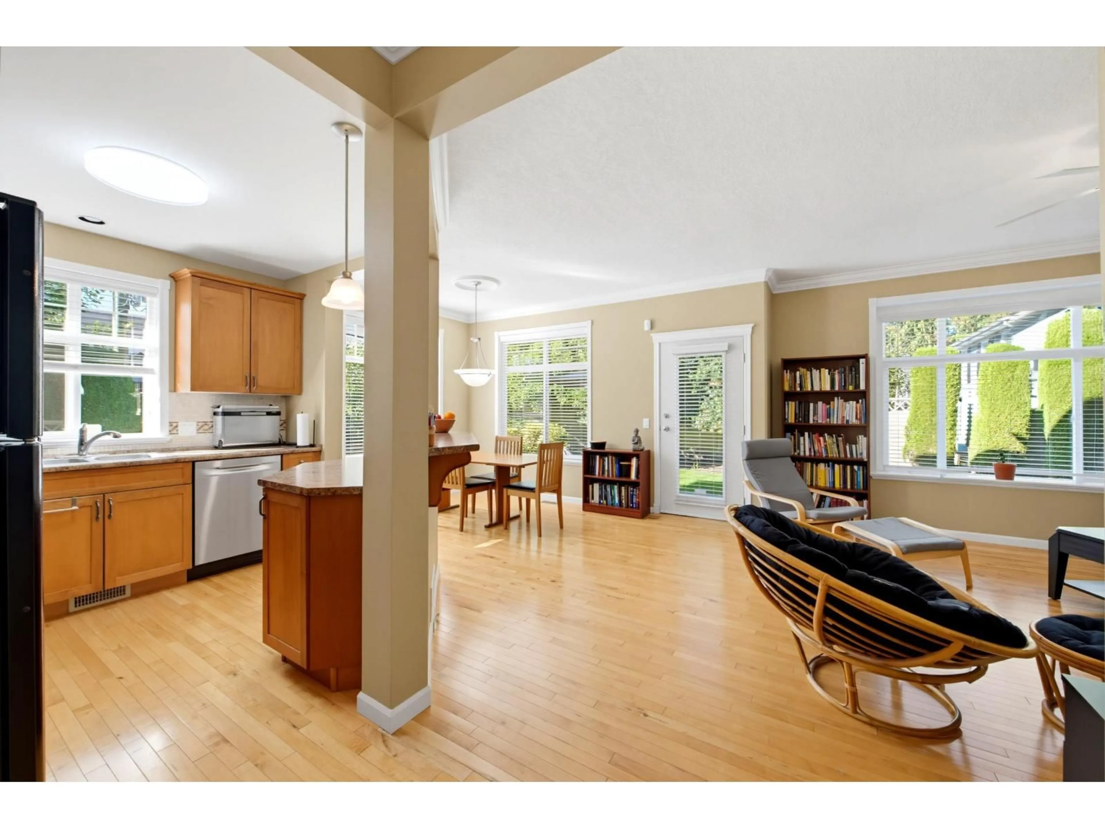 Open concept kitchen, unknown for 15 - 32849 EGGLESTONE AVENUE, Mission British Columbia V2V7S1