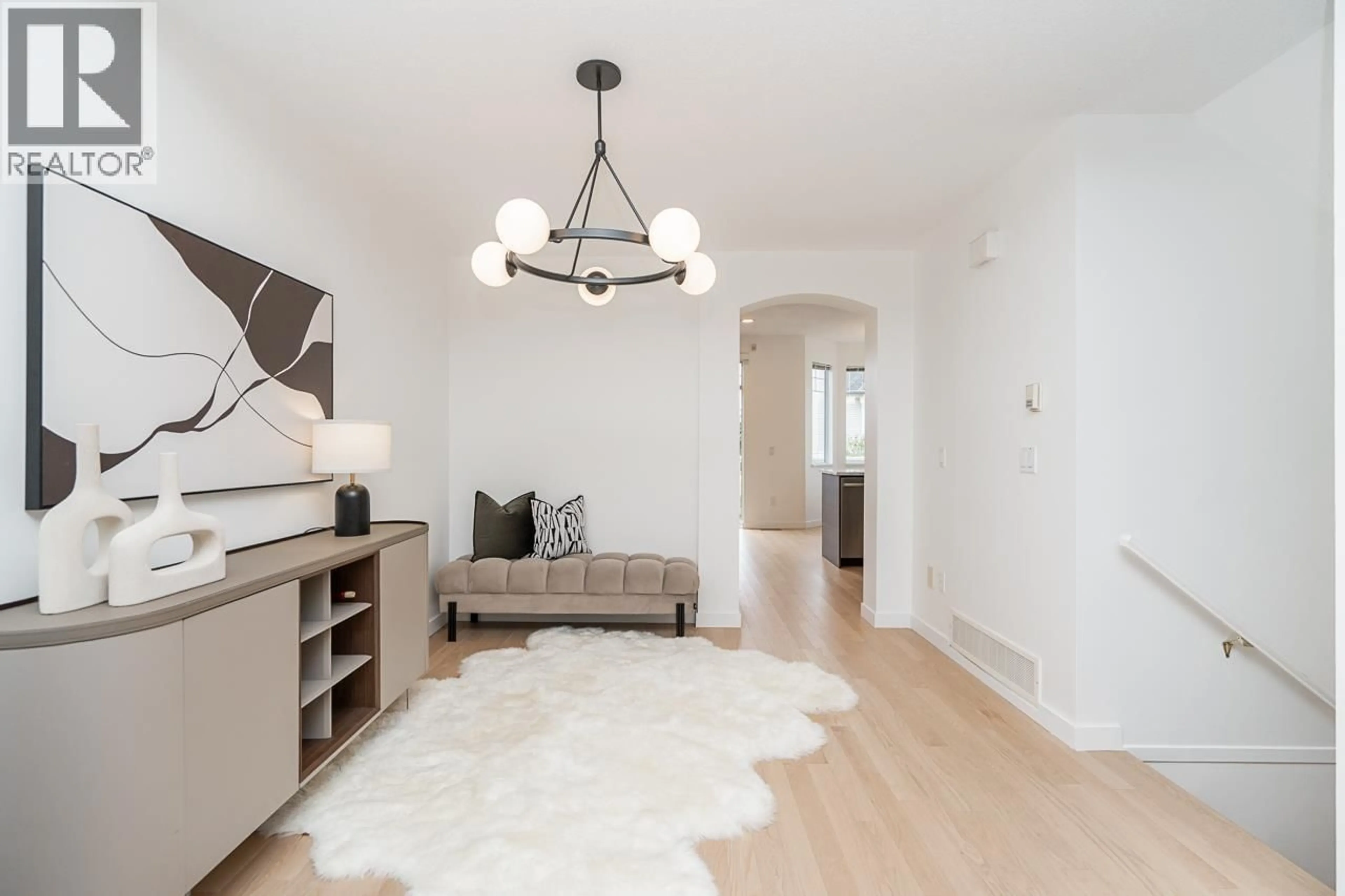 Indoor entryway for 53 - 7501 CUMBERLAND STREET, Burnaby British Columbia V3N4Y6