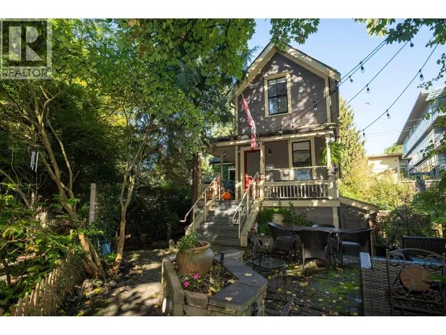 1117 PENDRELL STREET, Vancouver 2