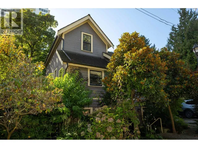 1119 PENDRELL STREET, Vancouver 3