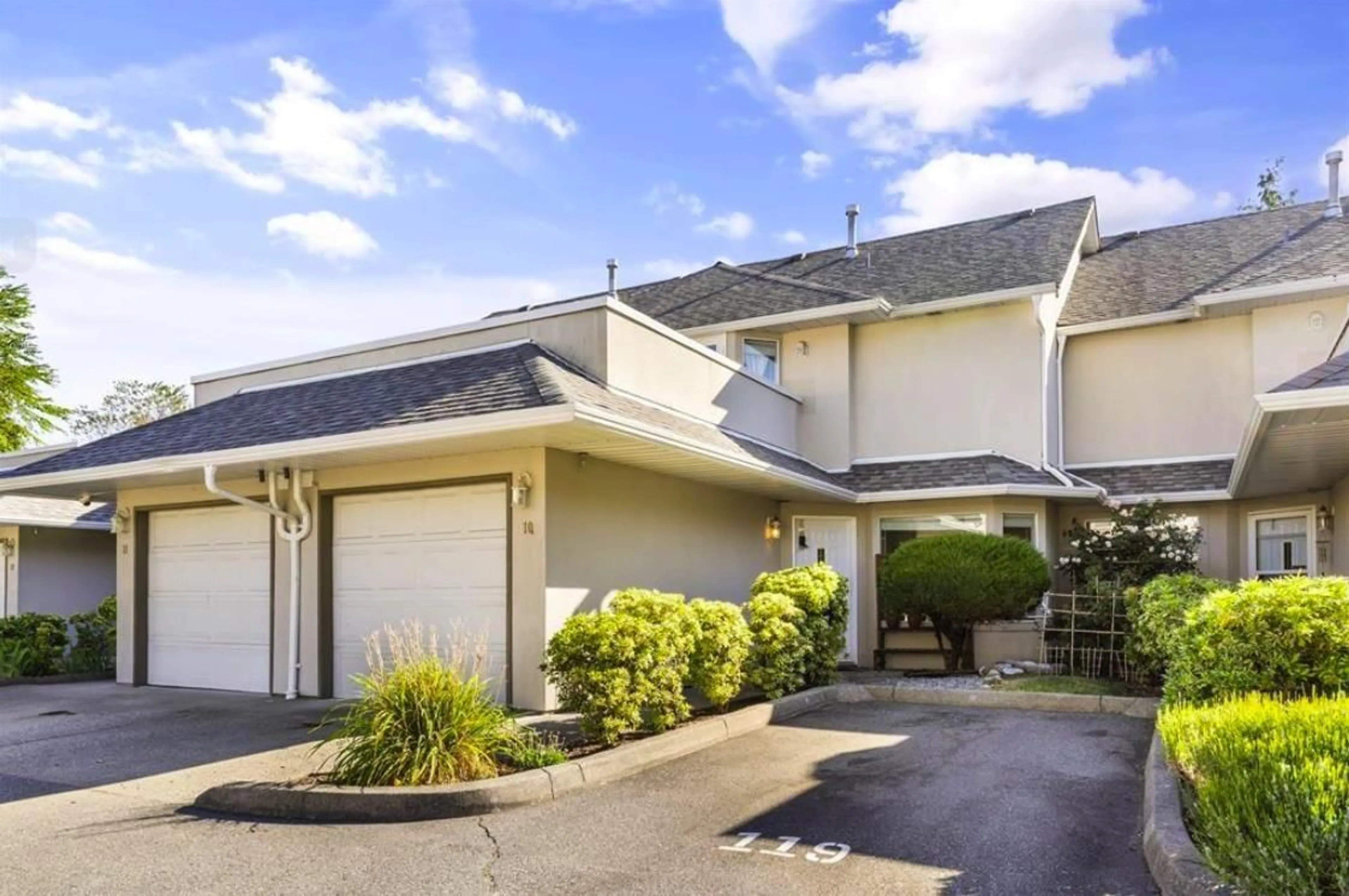 Unknown for 10 - 9926 151 STREET, Surrey British Columbia V3R8C9