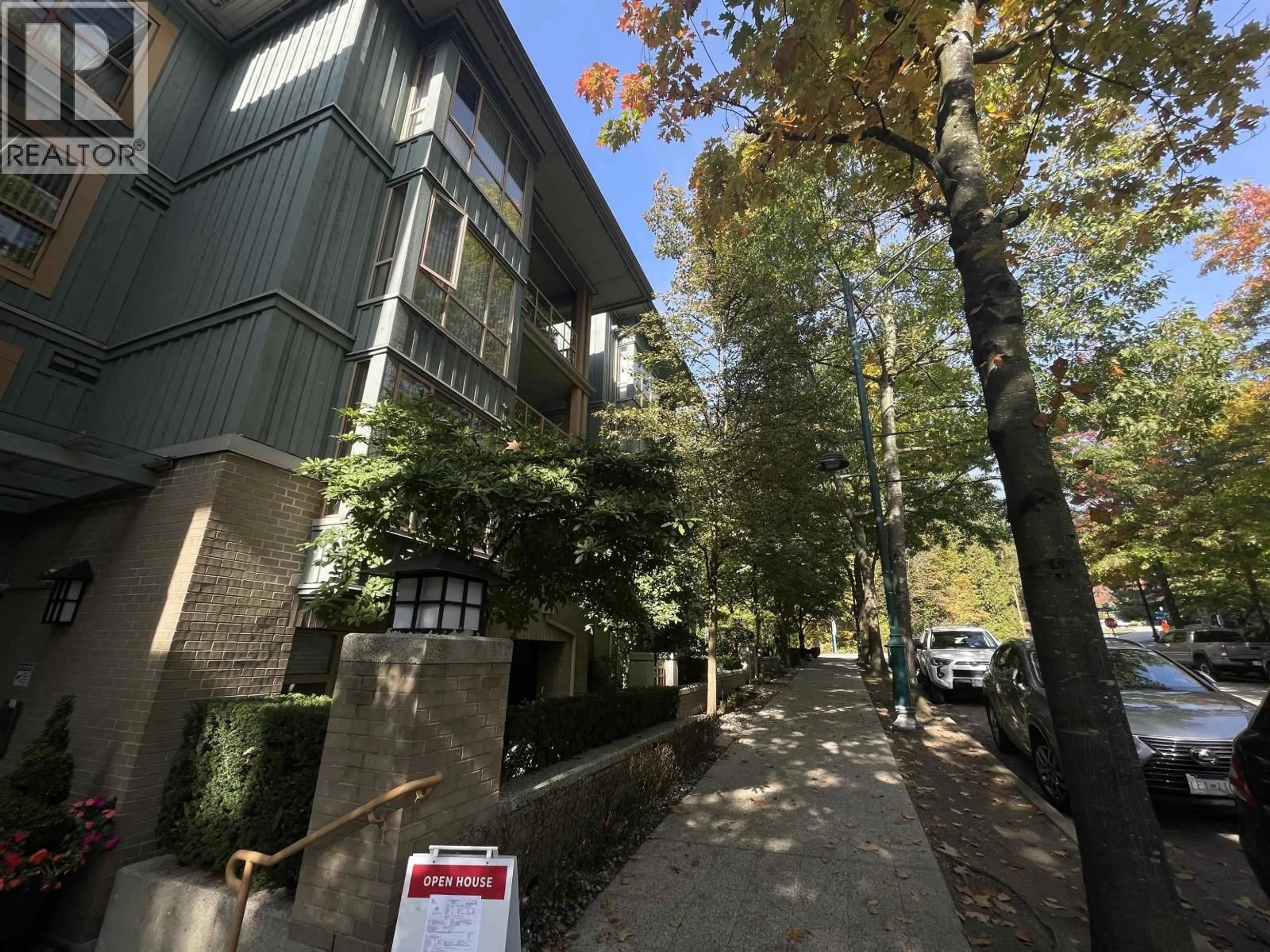 A pic from outside/outdoor area/front of a property/back of a property/a pic from drone, unknown for 215 - 285 NEWPORT DRIVE, Port Moody British Columbia V3H5J6