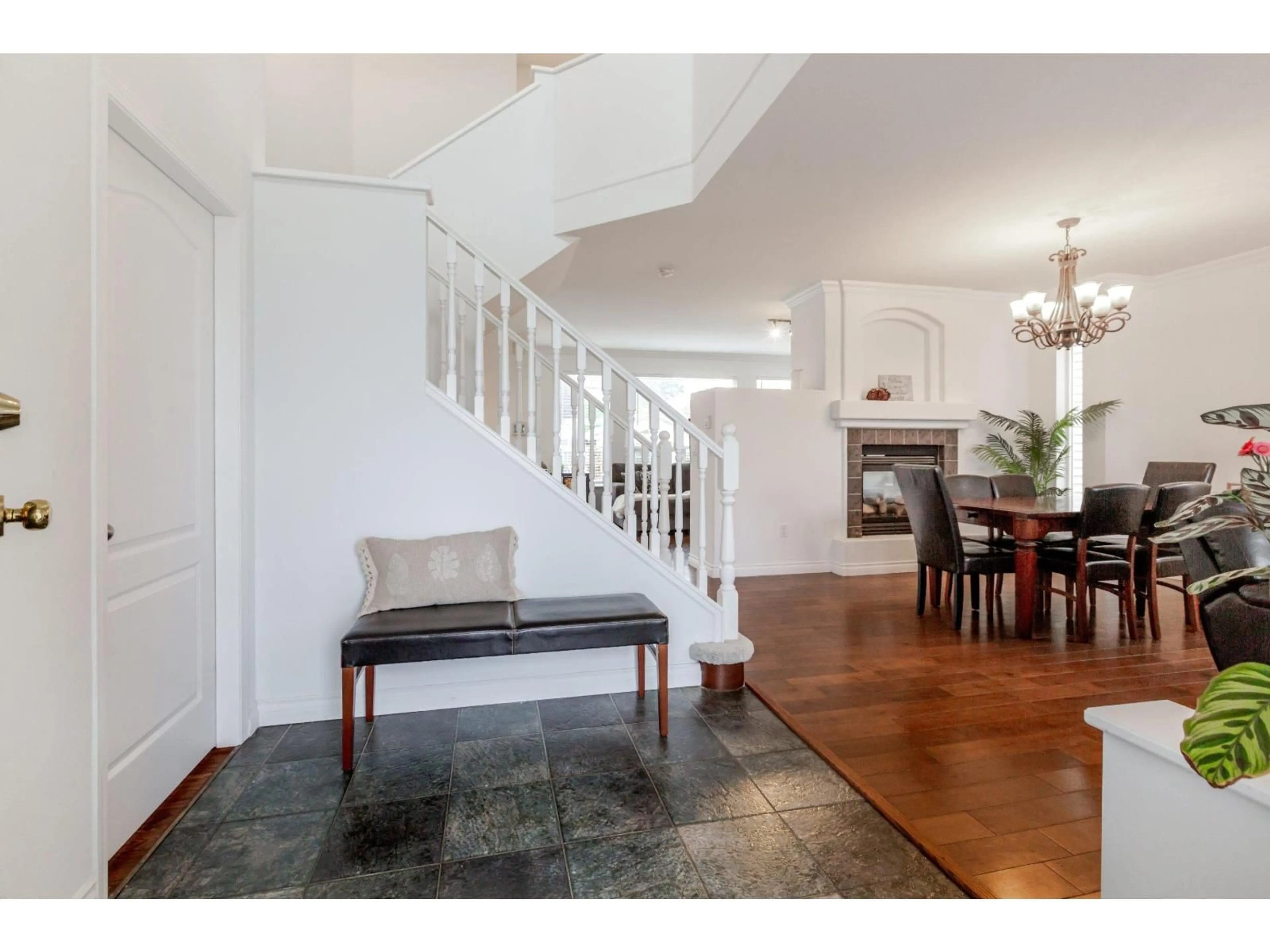 Indoor entryway for 18416 68TH AVENUE, Surrey British Columbia V3S9C1