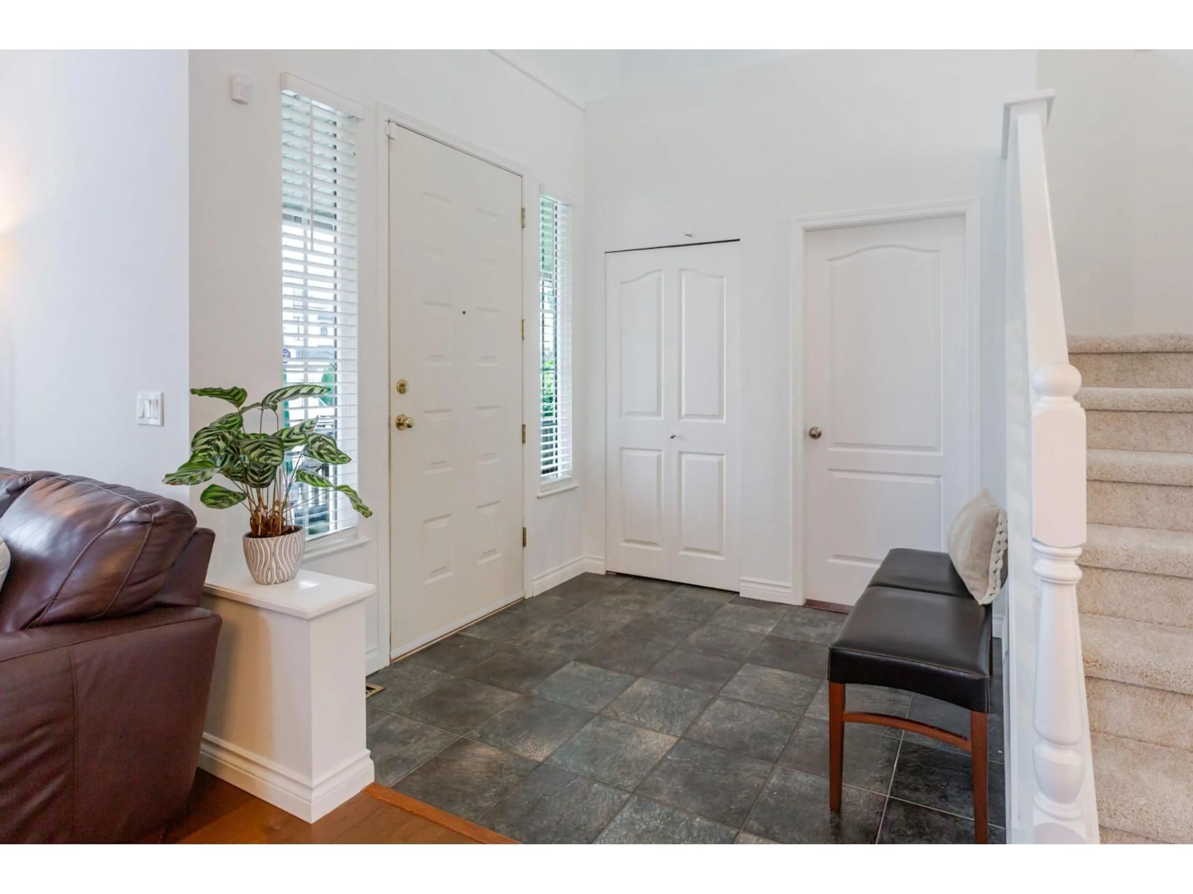 Indoor entryway for 18416 68TH AVENUE, Surrey British Columbia V3S9C1