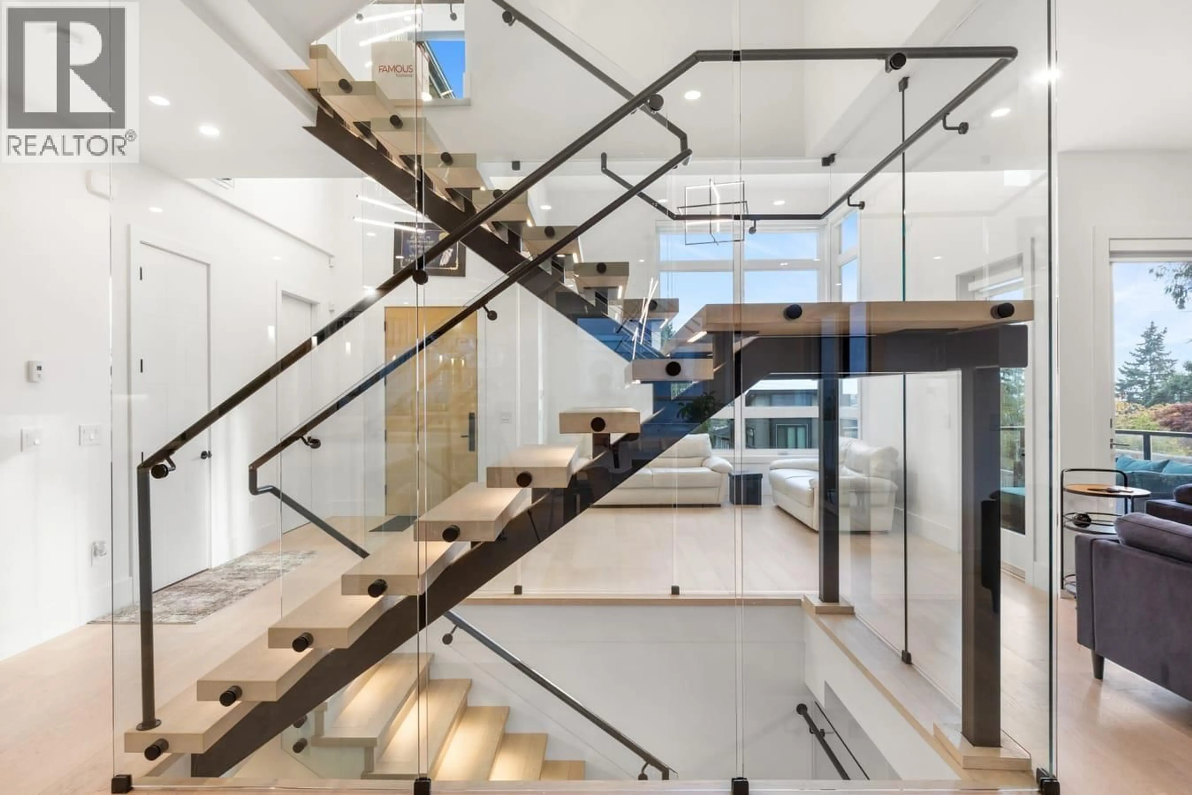Stairs for 5243 CARSON STREET, Burnaby British Columbia V5J2Z3