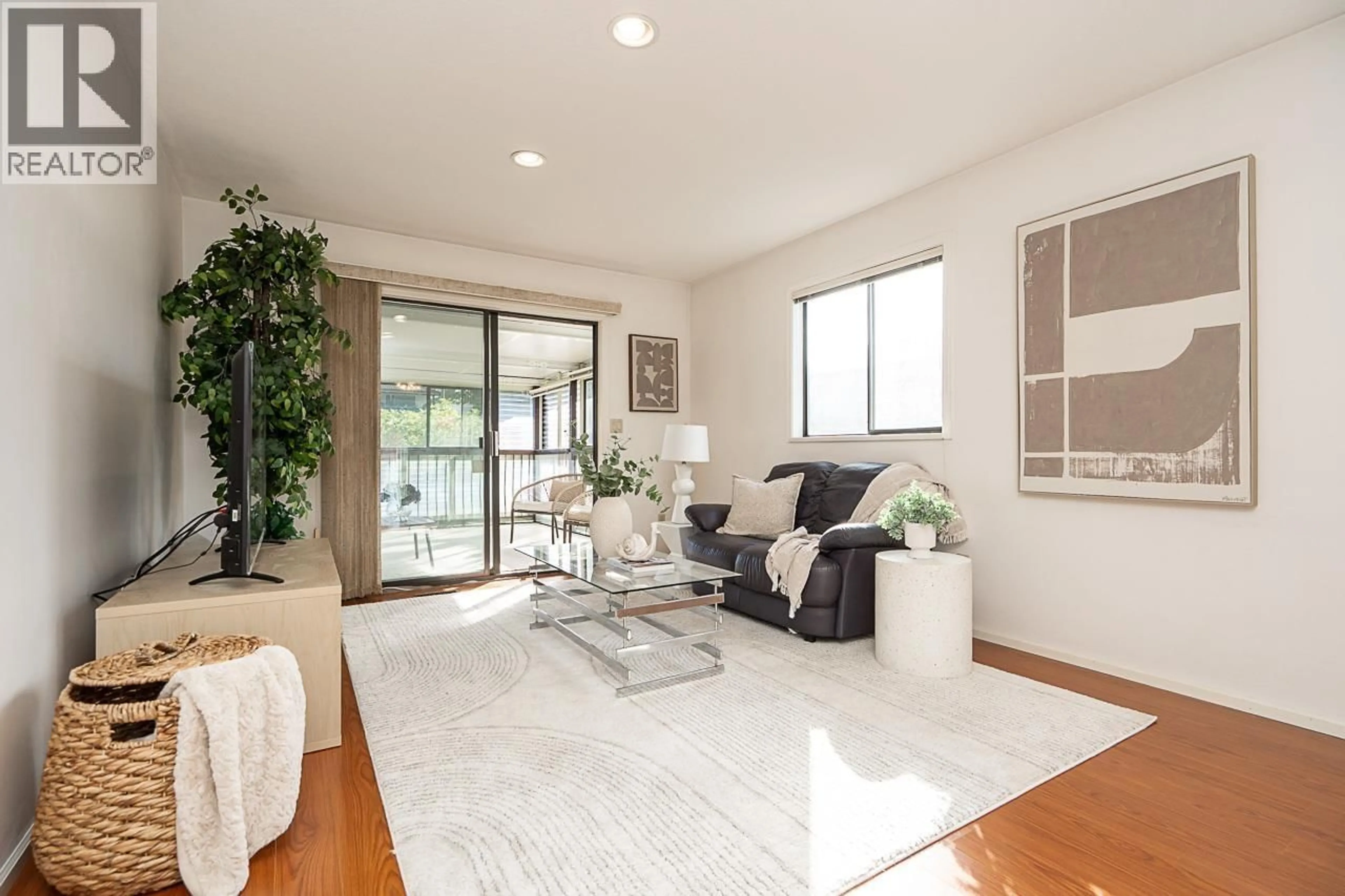 Living room with furniture, unknown for 6760 LAKEVIEW AVENUE, Burnaby British Columbia V5E2P4