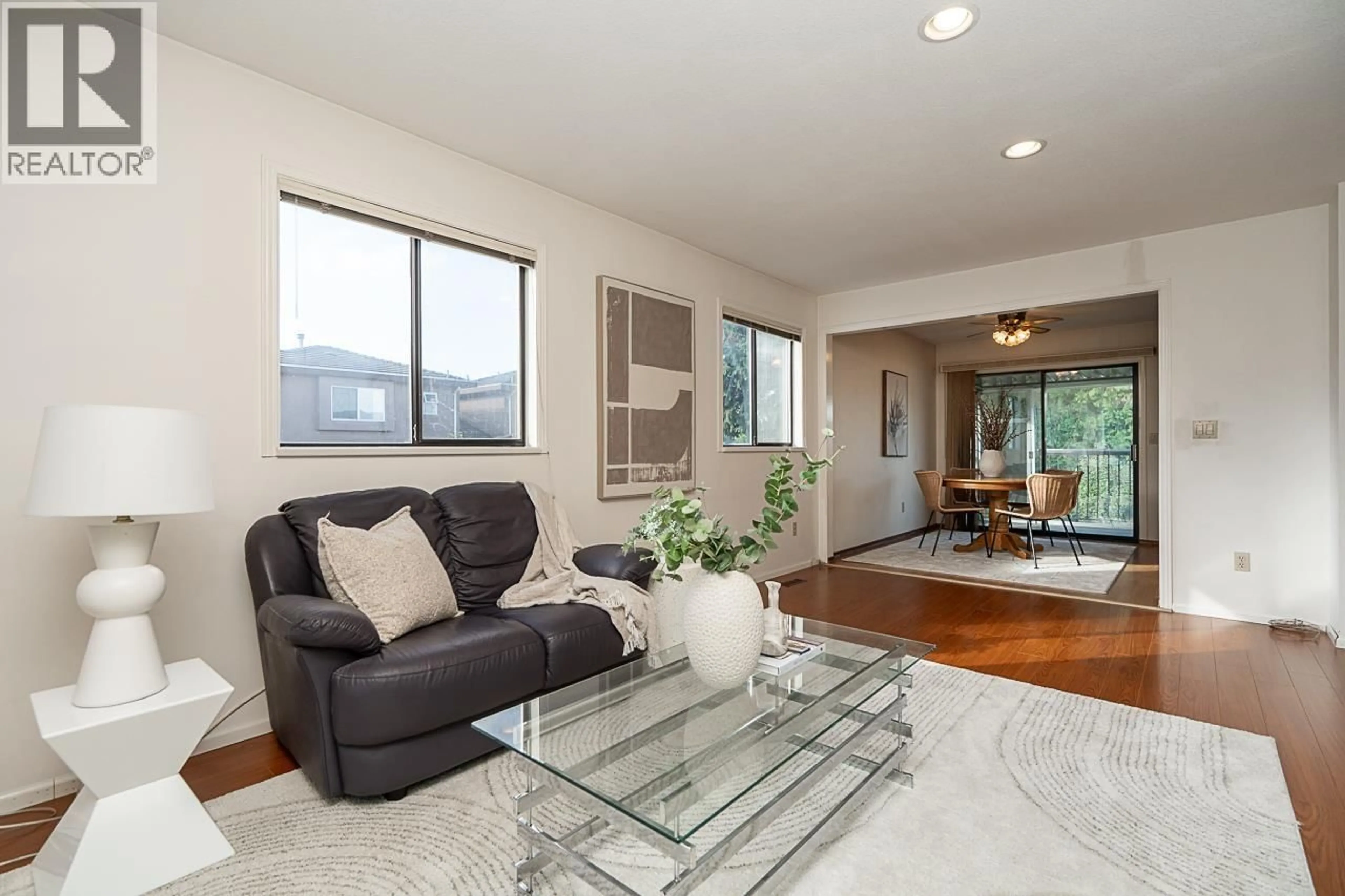 Living room with furniture, unknown for 6760 LAKEVIEW AVENUE, Burnaby British Columbia V5E2P4