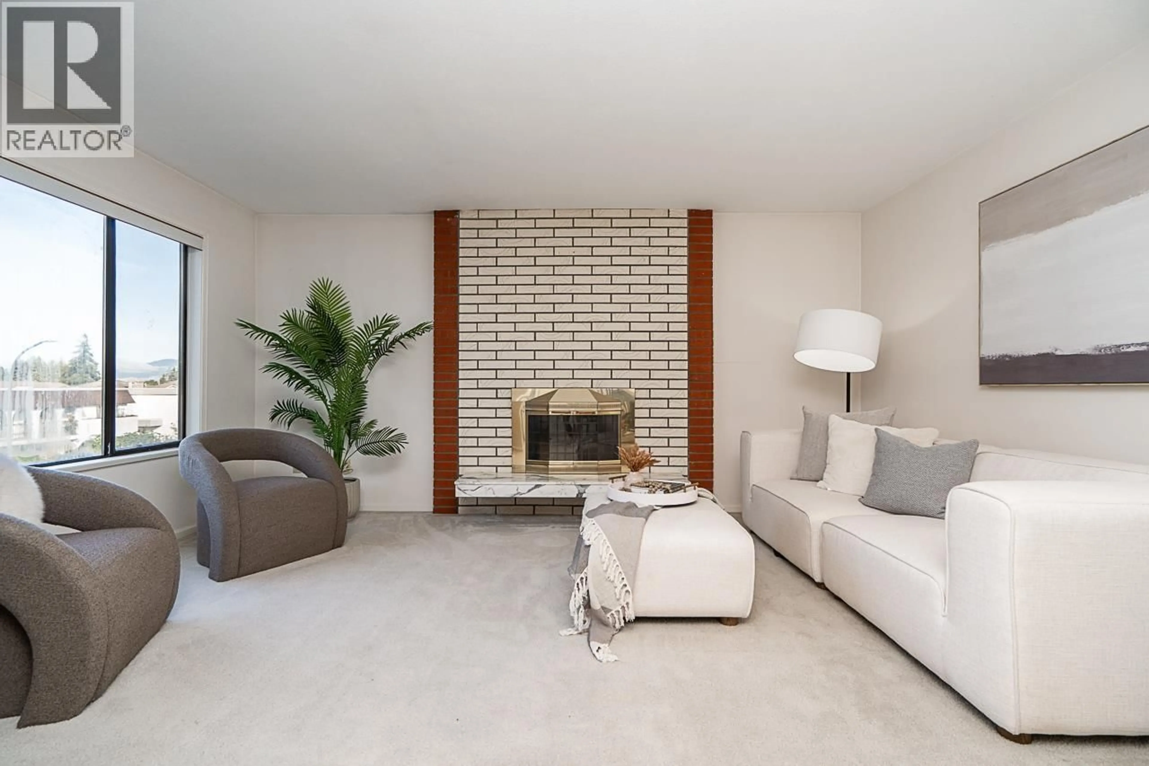 Living room with furniture, unknown for 6760 LAKEVIEW AVENUE, Burnaby British Columbia V5E2P4