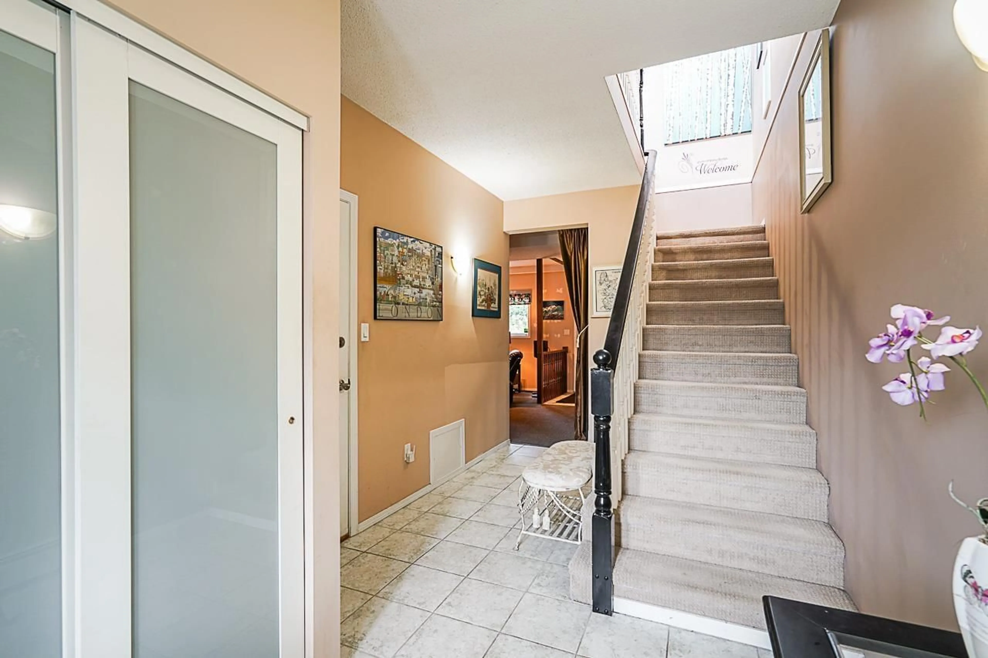 Indoor foyer for 42 - 5216 201A STREET, Langley British Columbia V3A1S4