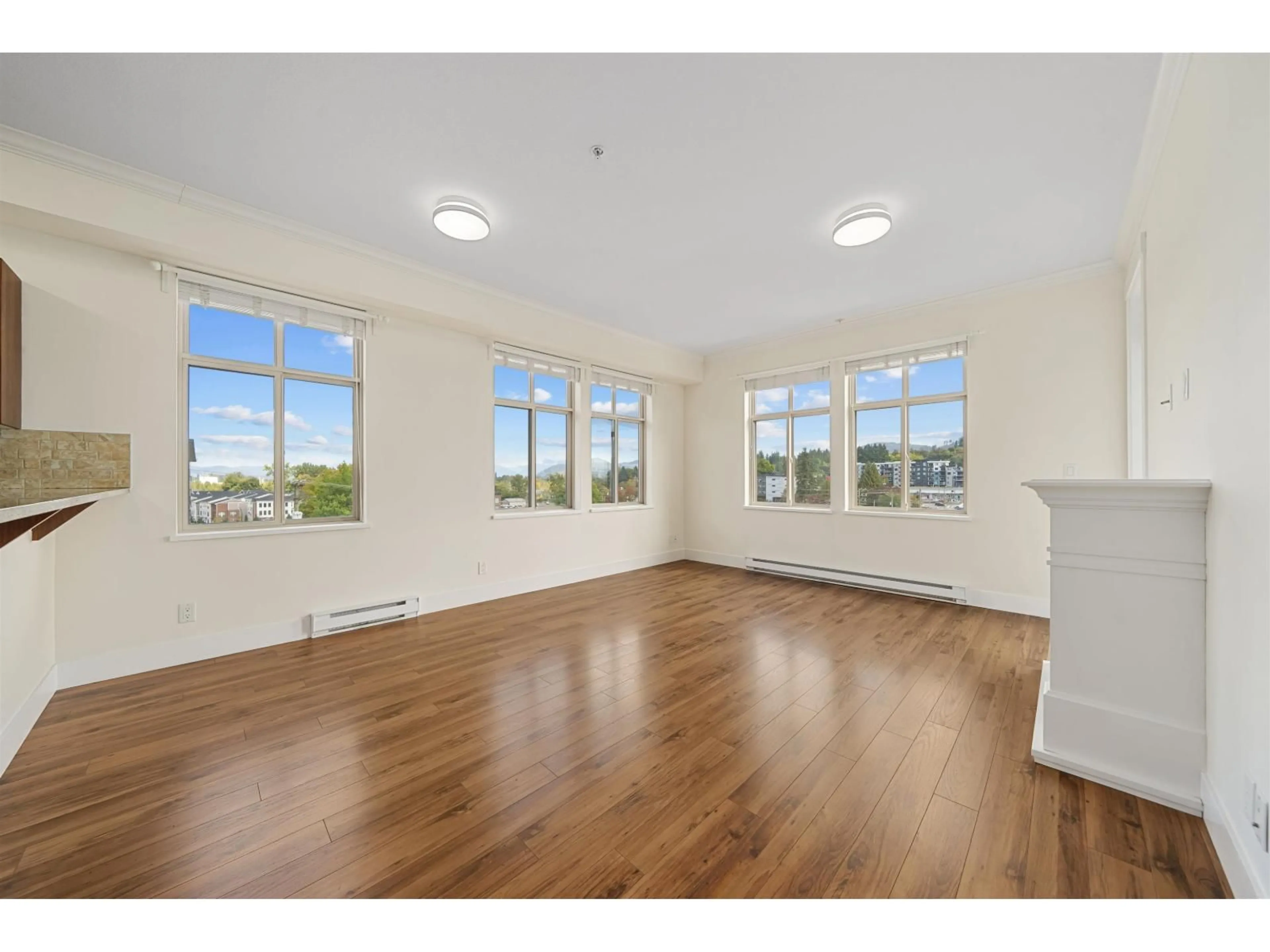 A pic of a room for 305 - 2632 PAULINE STREET, Abbotsford British Columbia V2S0C9