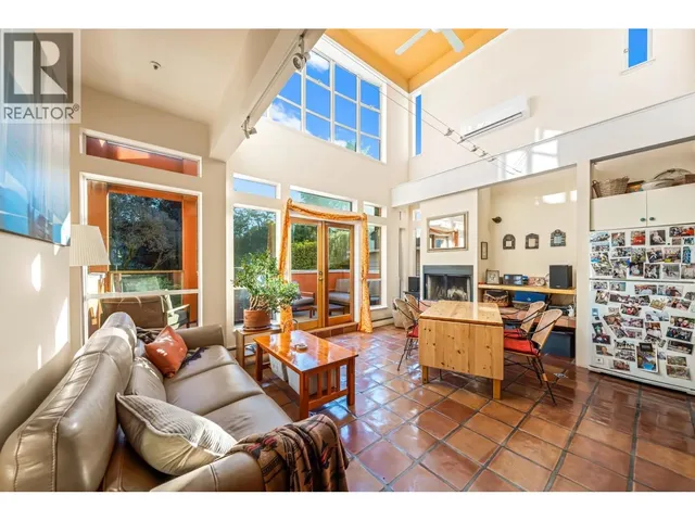 1855 WHYTE AVENUE, Vancouver 3