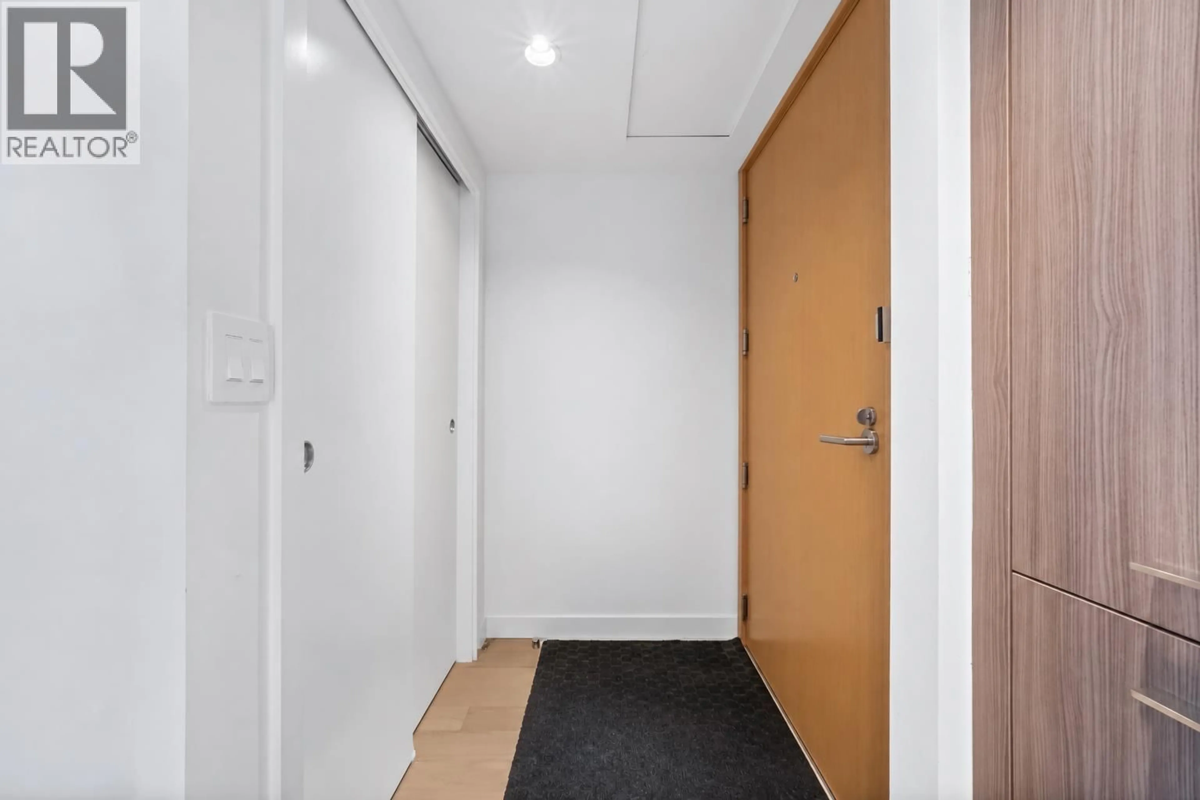 Indoor foyer for 603 - 4638 GLADSTONE STREET, Vancouver British Columbia V5N0G5