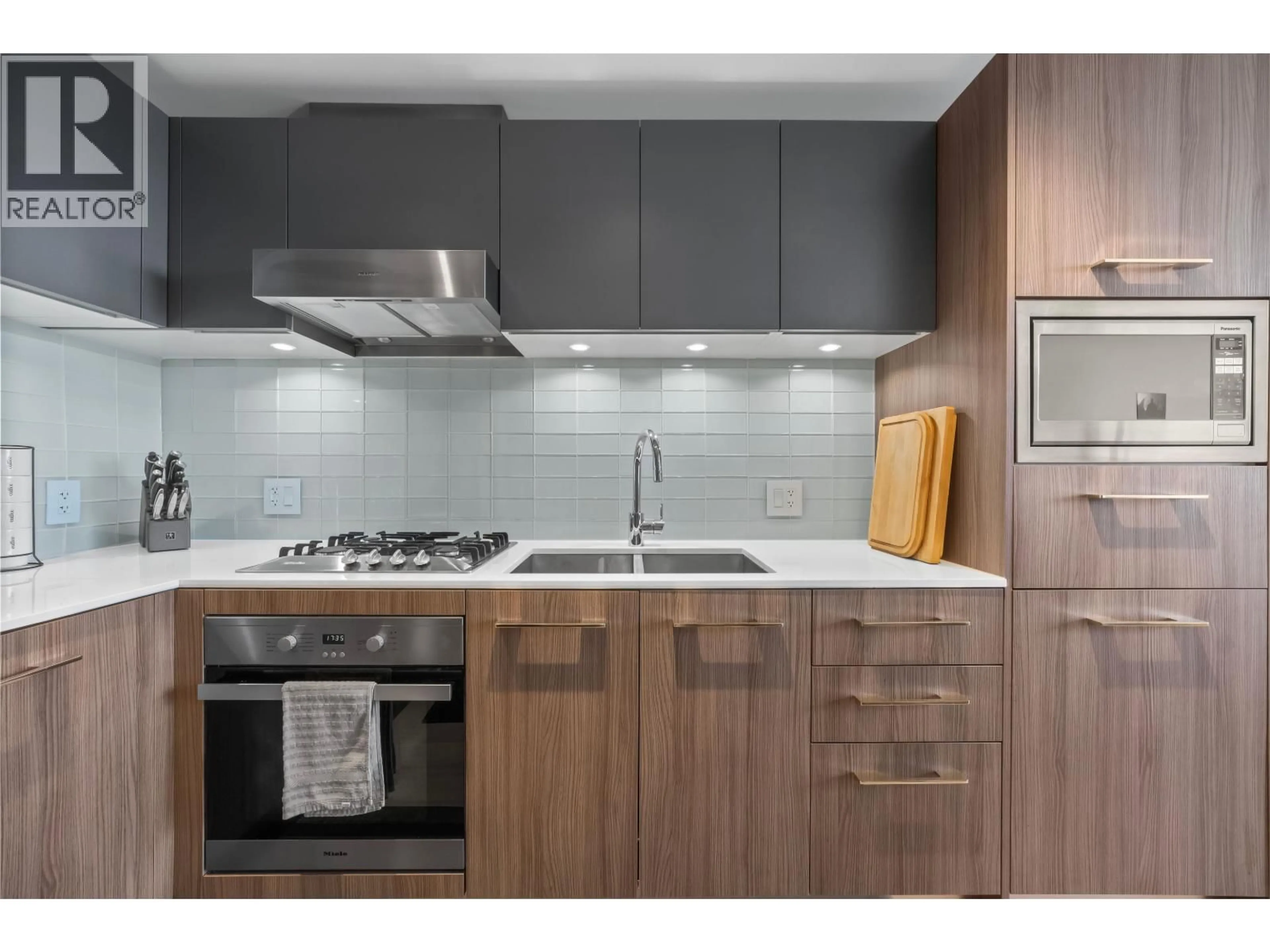 Standard kitchen, wood/laminate floor for 603 - 4638 GLADSTONE STREET, Vancouver British Columbia V5N0G5