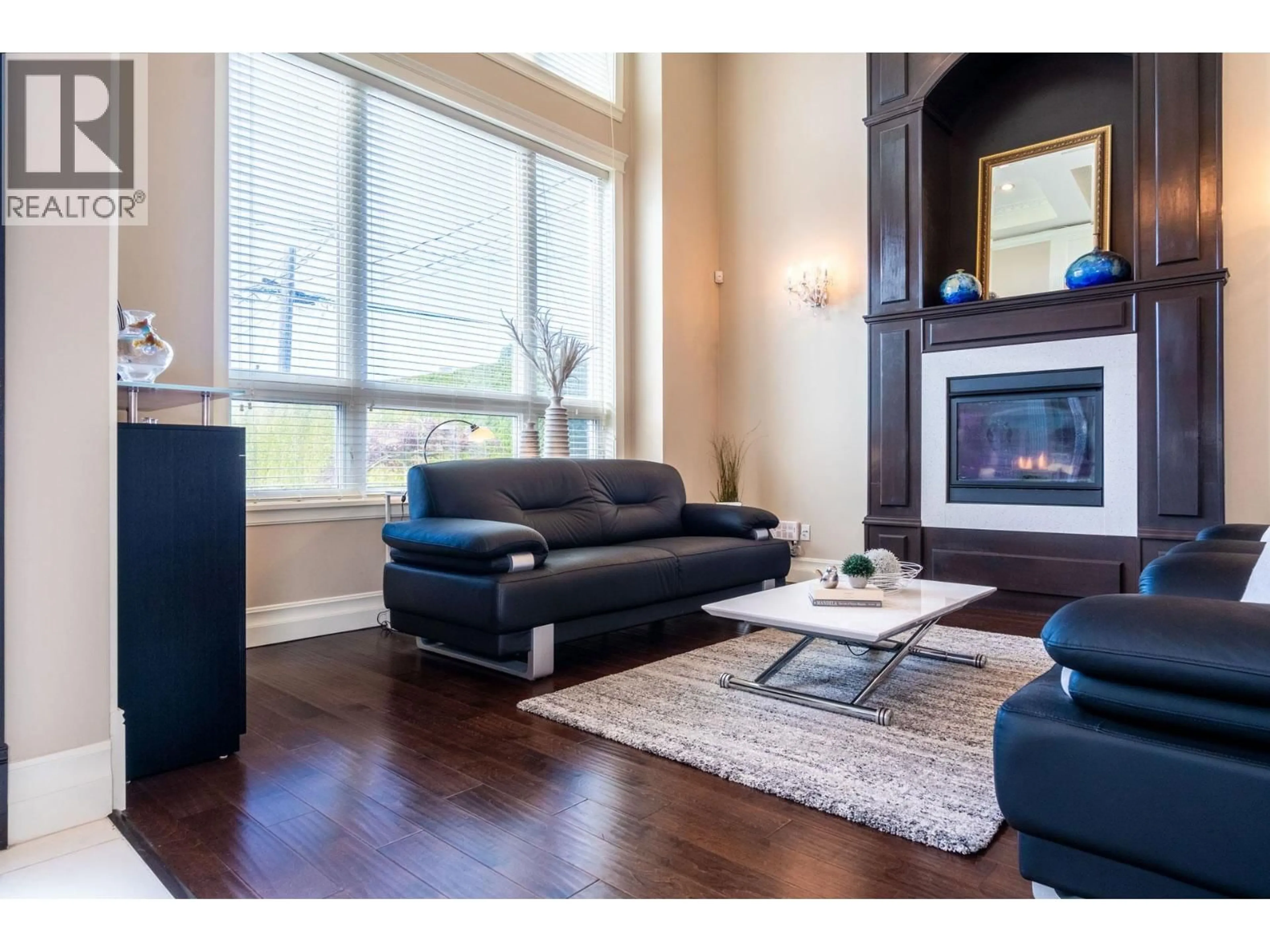 Living room with furniture, wood/laminate floor for 9028 PINEWELL CRESCENT, Richmond British Columbia V7A2C6