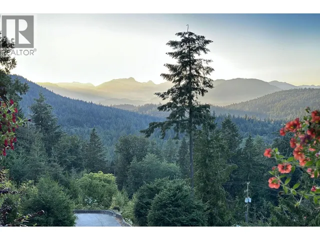 555 ROOCROFT LANE, Bowen Island 2