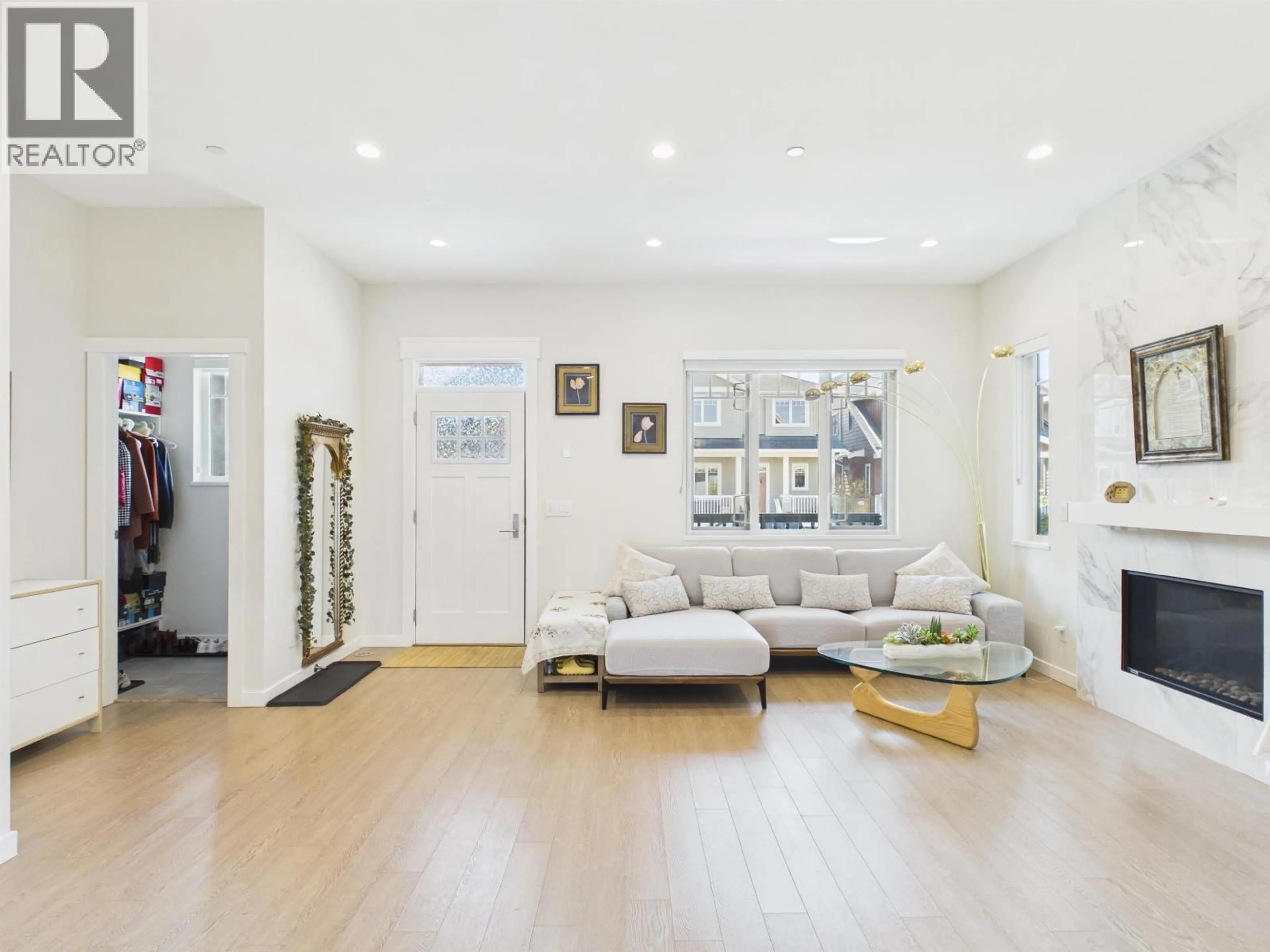 Living room with furniture, unknown for 4705 HAZELNUT WAY, Tsawwassen British Columbia V4M4G2