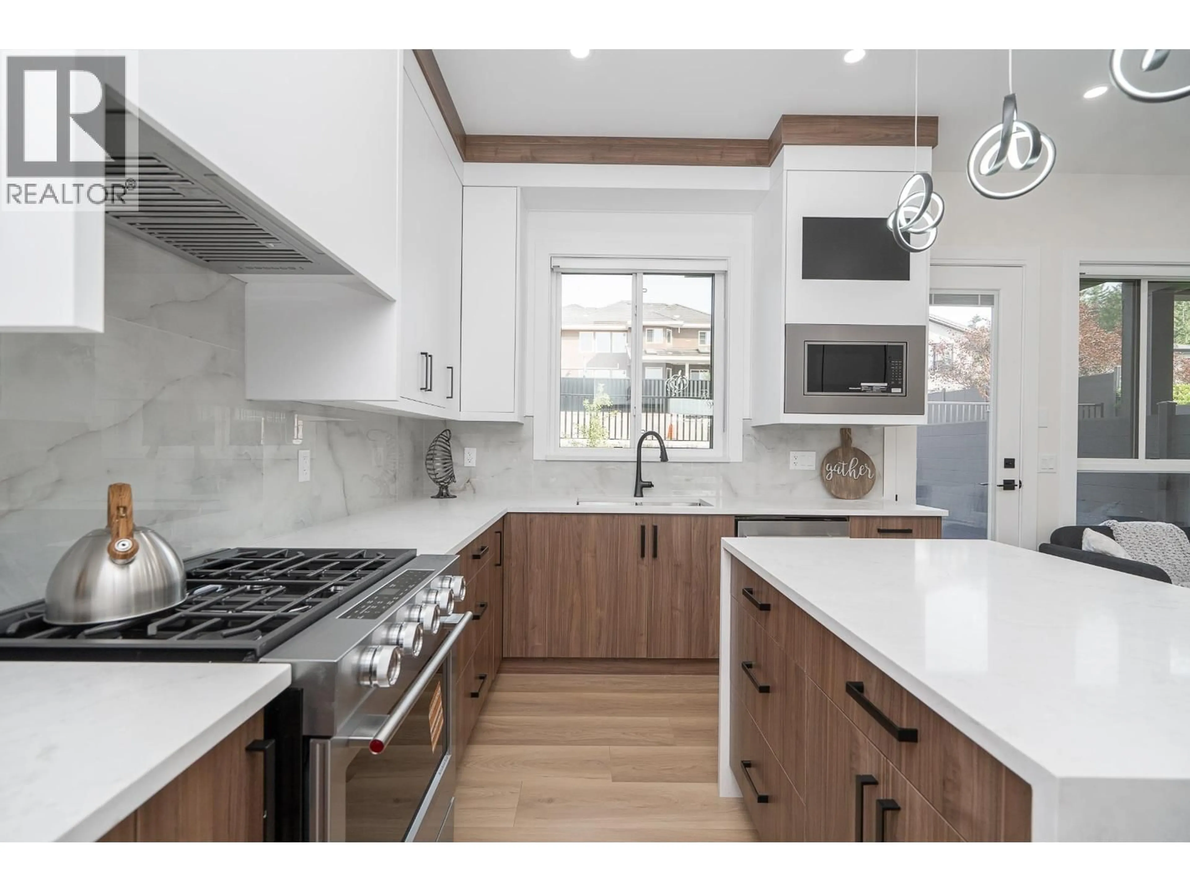 Contemporary kitchen, unknown for 102 - 1149 DANSEY AVENUE, Coquitlam British Columbia V3K3H5