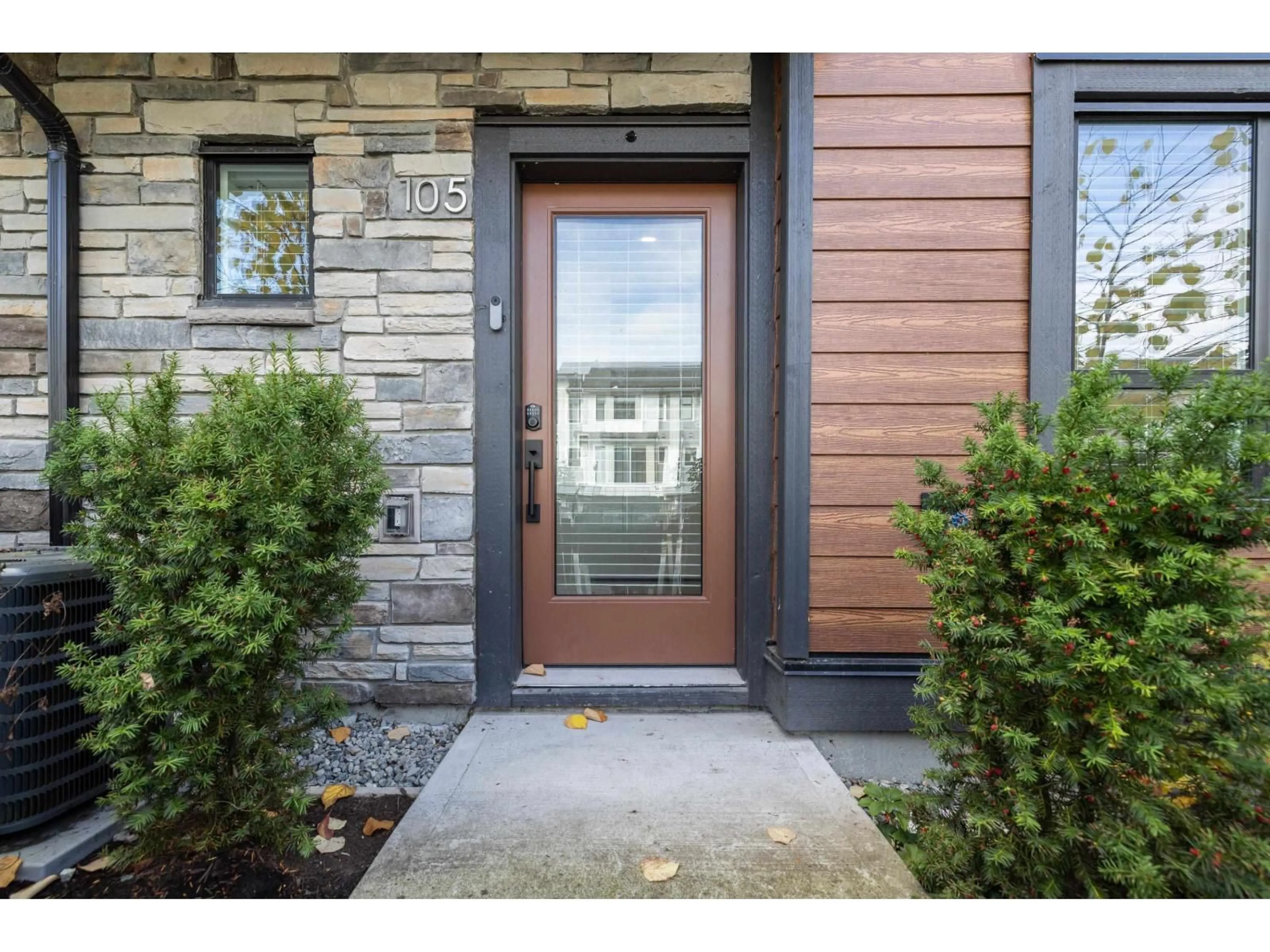Indoor entryway for 105 - 20150 81 AVENUE, Langley British Columbia V2Y3L8