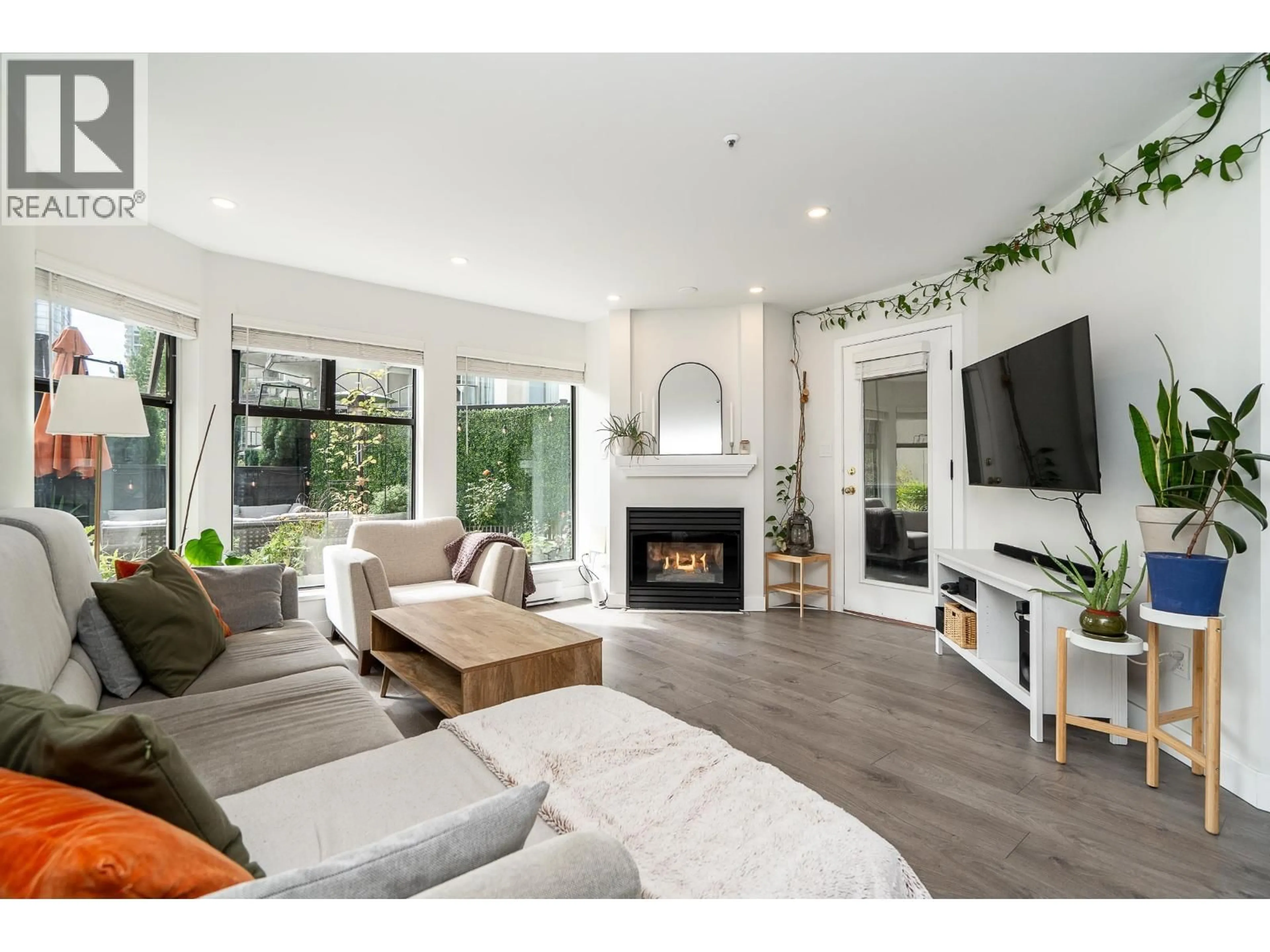 Living room with furniture, unknown for 105 - 2968 BURLINGTON DRIVE, Coquitlam British Columbia V3B7N4