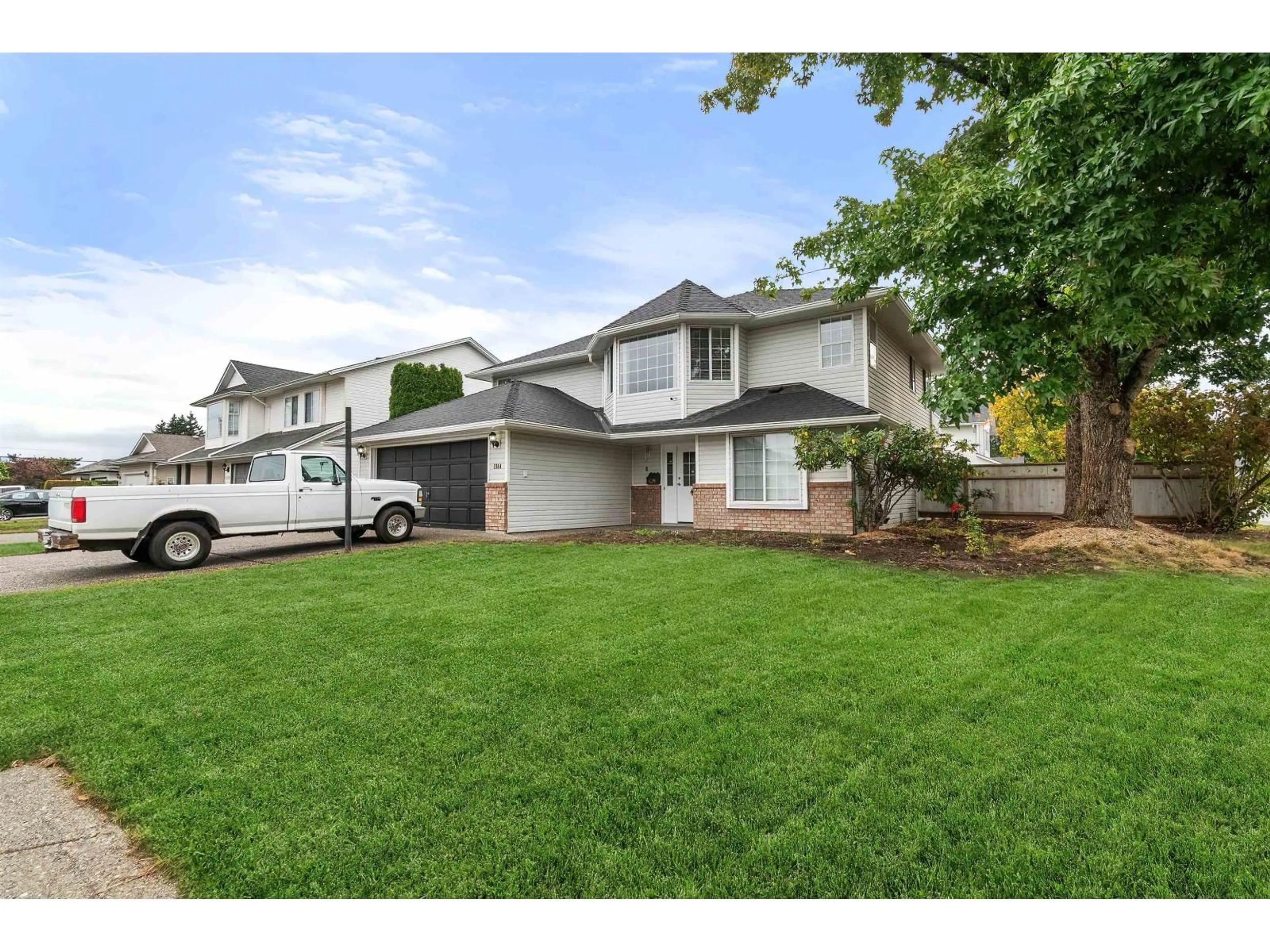 Home with vinyl exterior material, street for 5964 CAMBRIDGE STREET, Chilliwack British Columbia V2R2Y4