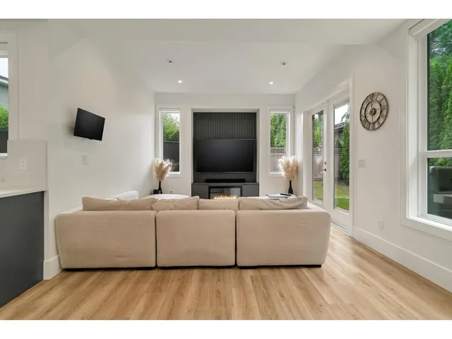 7299 200A STREET, Langley 5