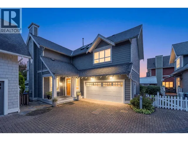 264 HOLLY AVENUE, New Westminster 2