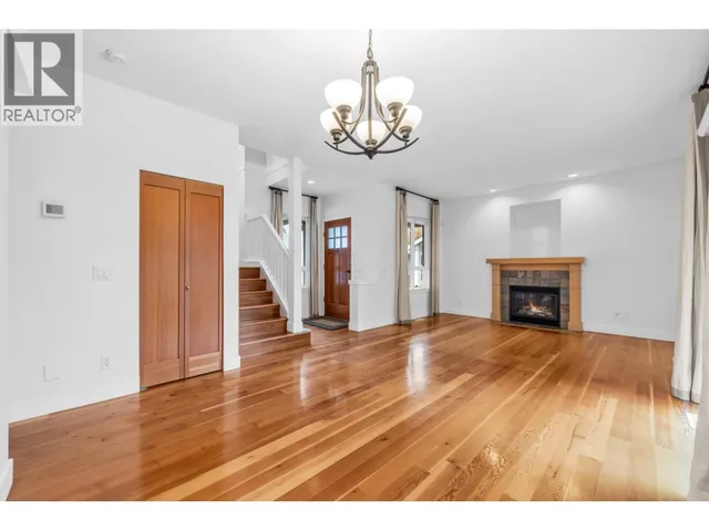 264 HOLLY AVENUE, New Westminster 5