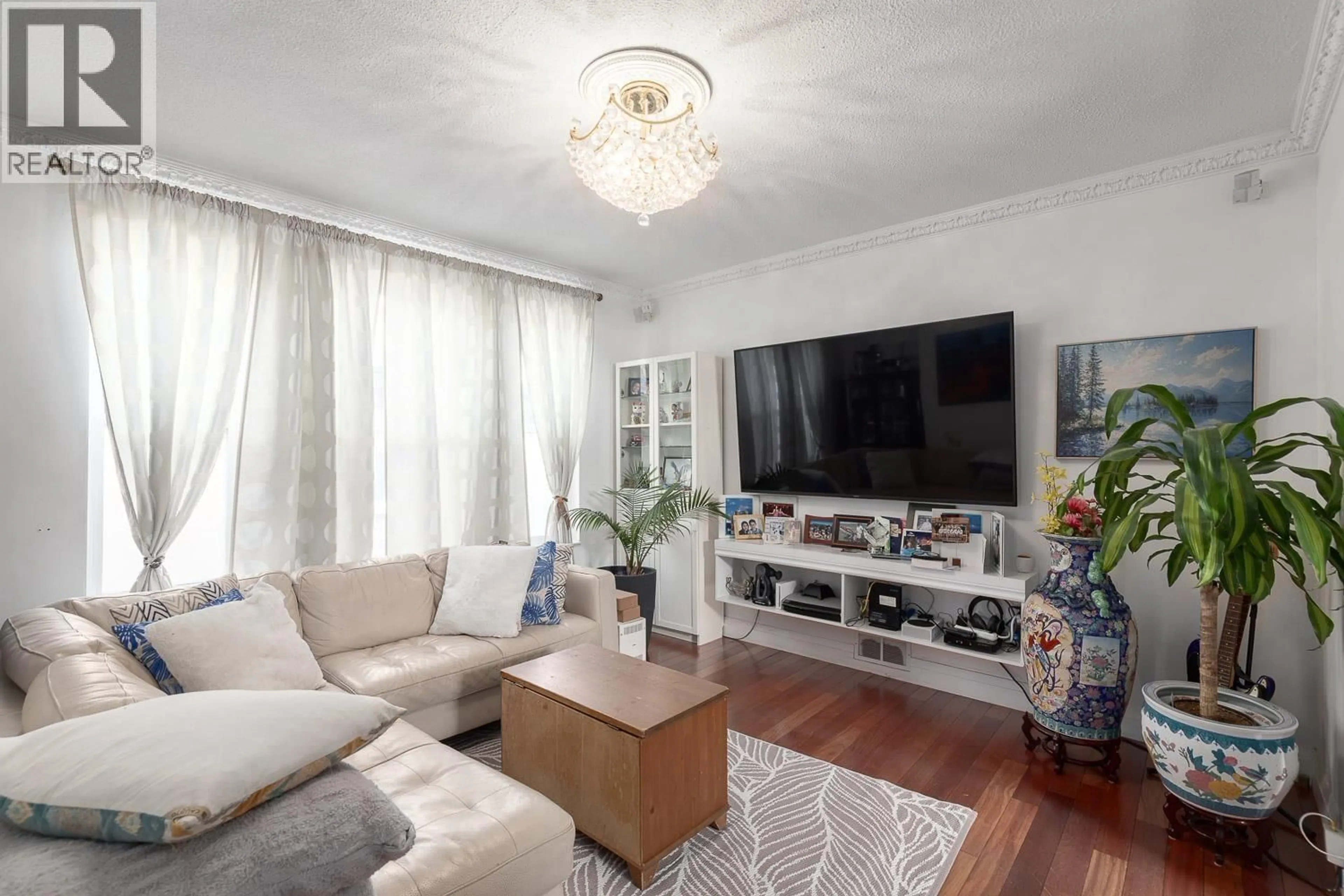 Living room with furniture, unknown for 309 WOODSTOCK AVENUE, Vancouver British Columbia V5W1N2