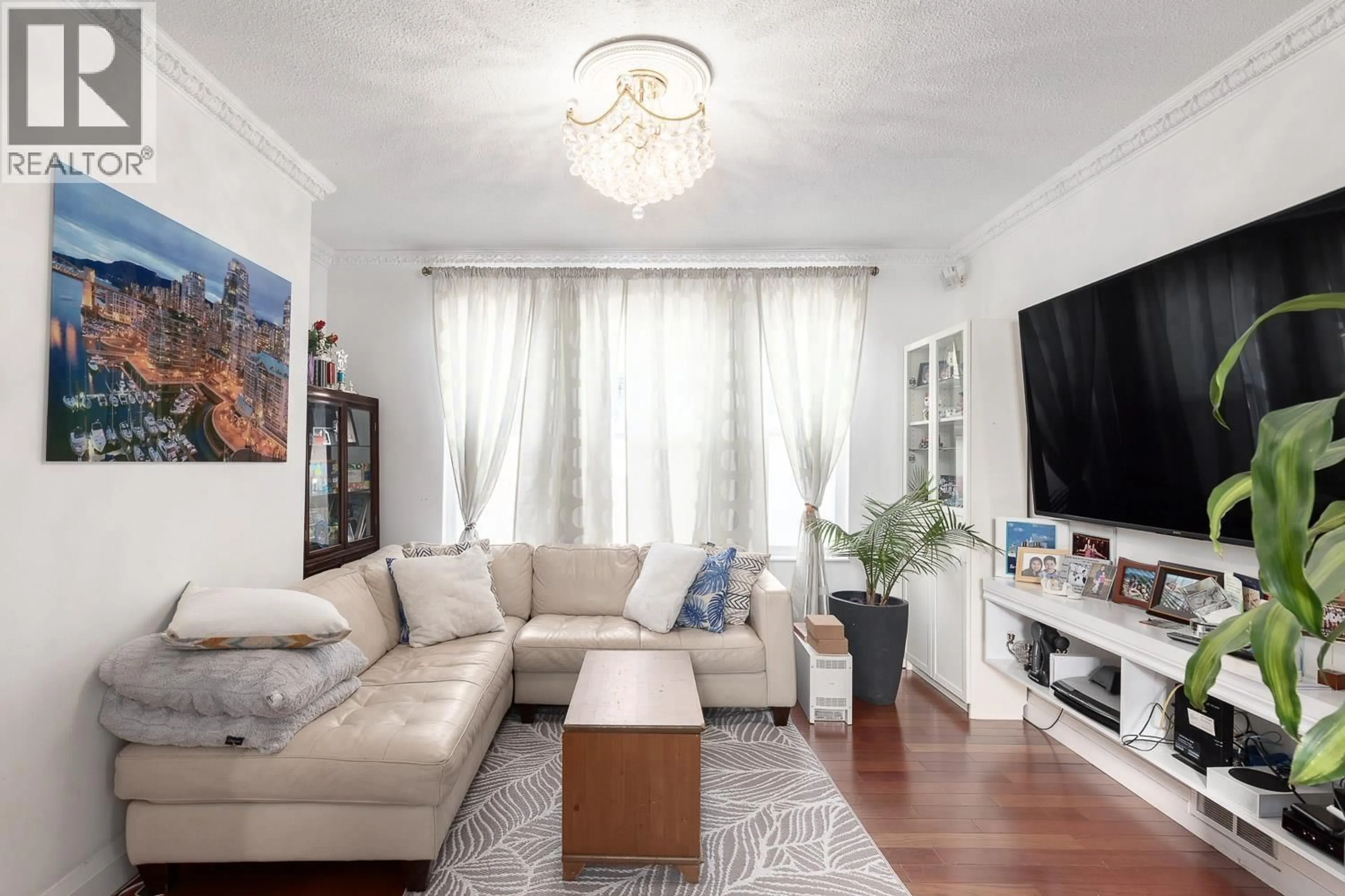 Living room with furniture, unknown for 309 WOODSTOCK AVENUE, Vancouver British Columbia V5W1N2