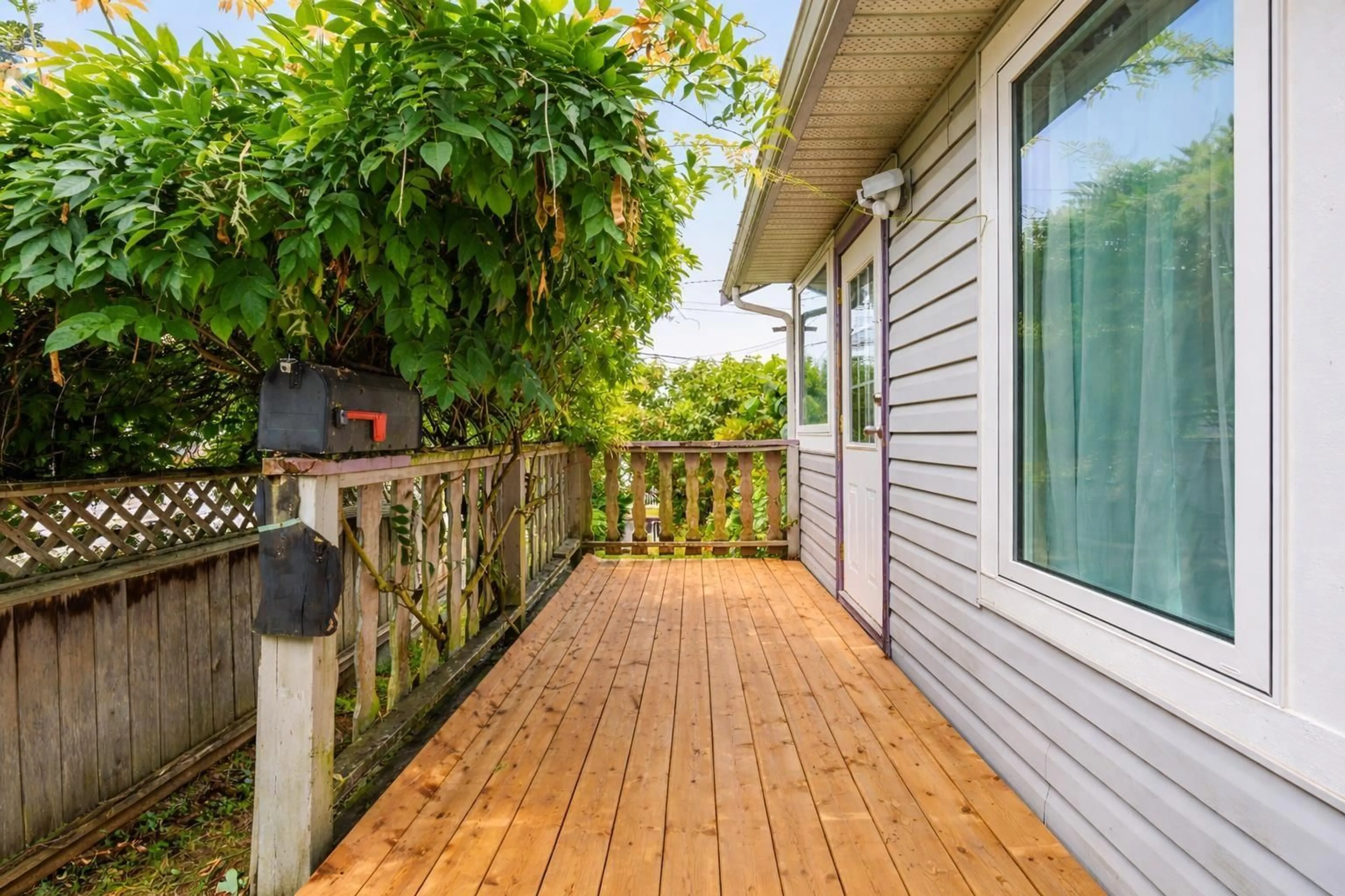 Patio, street for 32881 1ST AVENUE, Mission British Columbia V2V1E8