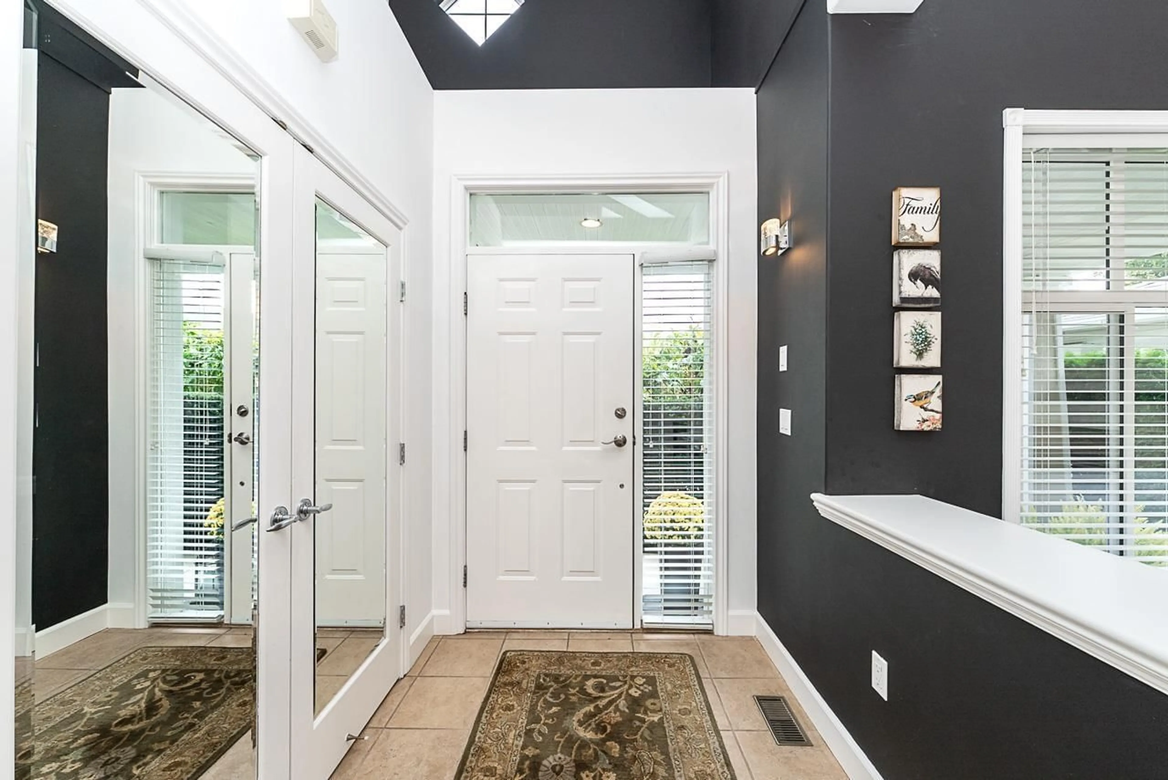 Indoor entryway for 27 - 3500 144 STREET, Surrey British Columbia V4P3J6
