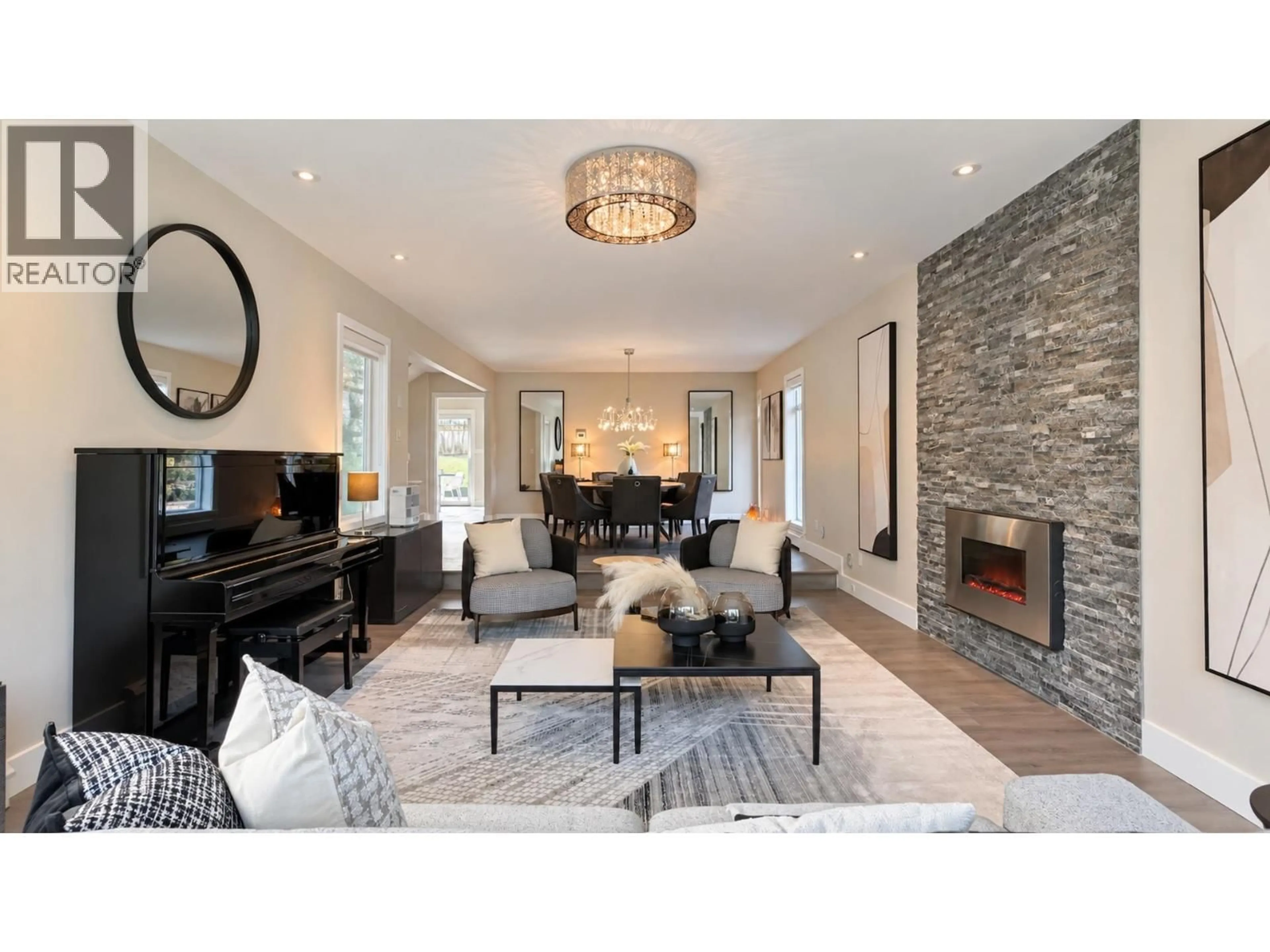 Living room with furniture, unknown for 4673 HARKEN DRIVE, Burnaby British Columbia V5G2M8