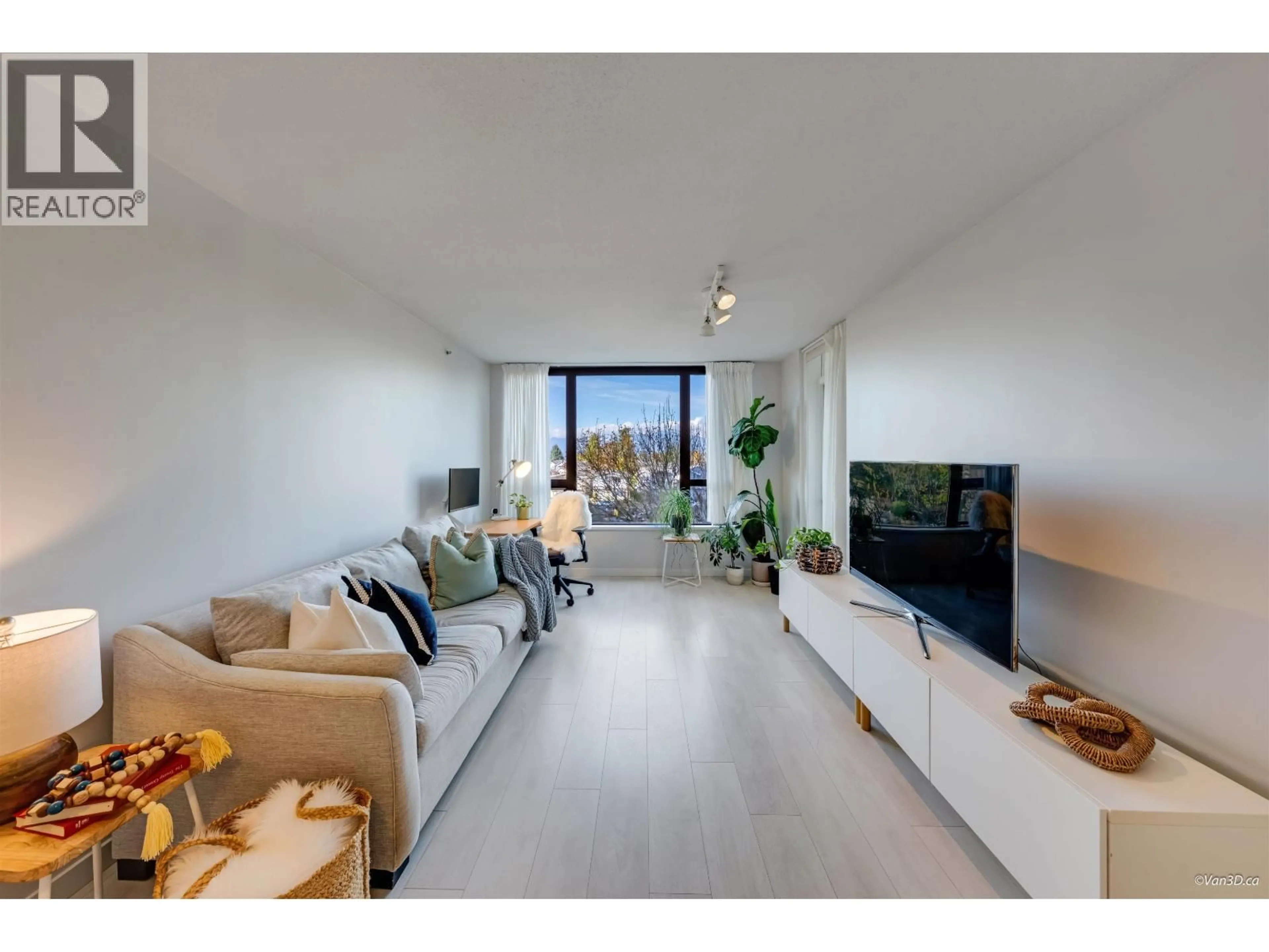 Living room with furniture, unknown for 402 - 7138 COLLIER STREET, Burnaby British Columbia V5E0A2
