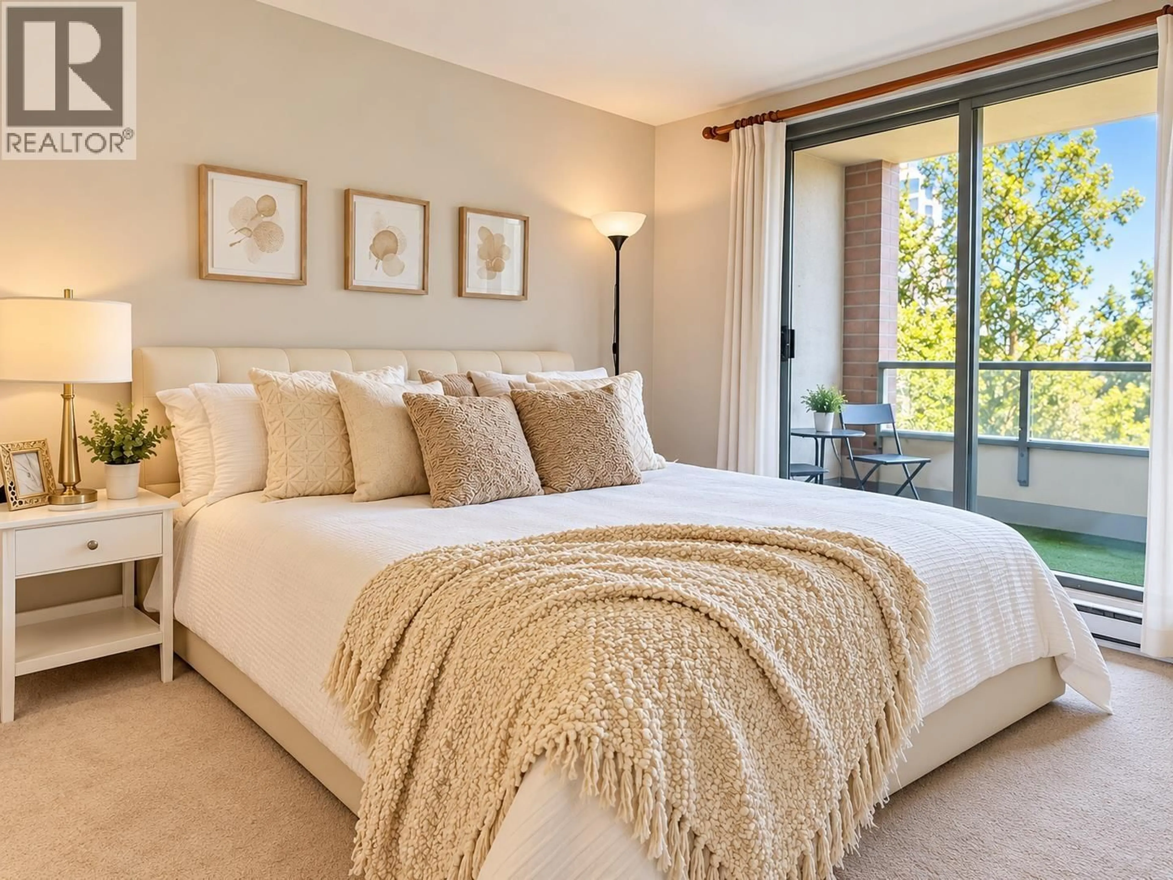 Bedroom with bed, carpet floor for 805 - 4888 HAZEL STREET, Burnaby British Columbia V5H4T4