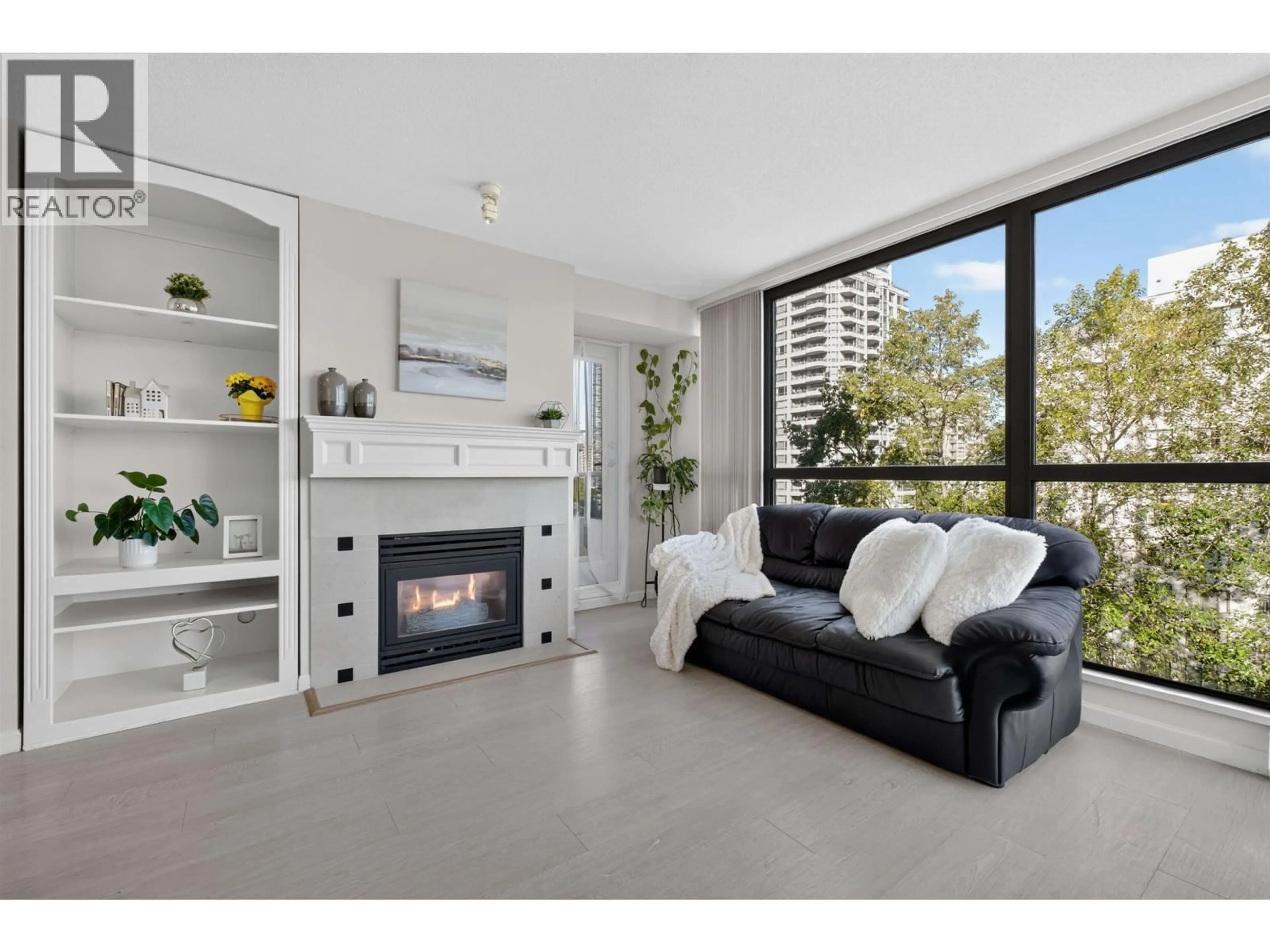 Living room with furniture, unknown for 805 - 4888 HAZEL STREET, Burnaby British Columbia V5H4T4