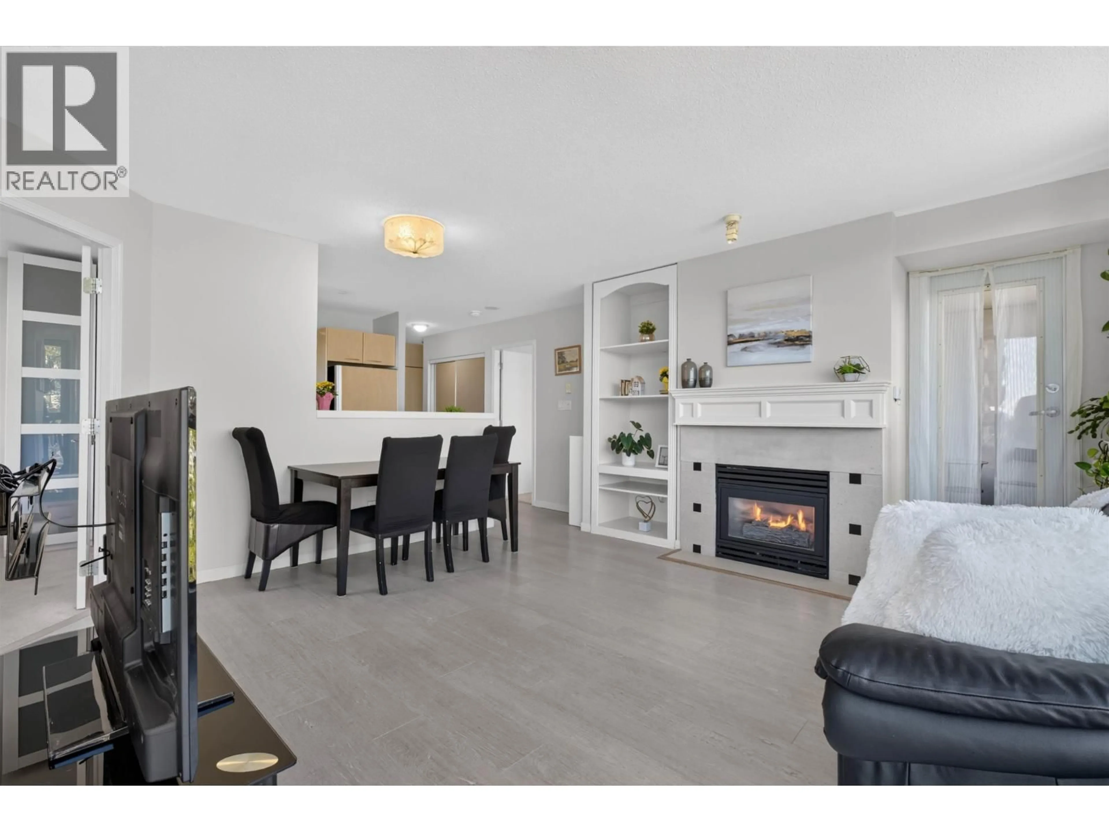 Living room with furniture, unknown for 805 - 4888 HAZEL STREET, Burnaby British Columbia V5H4T4
