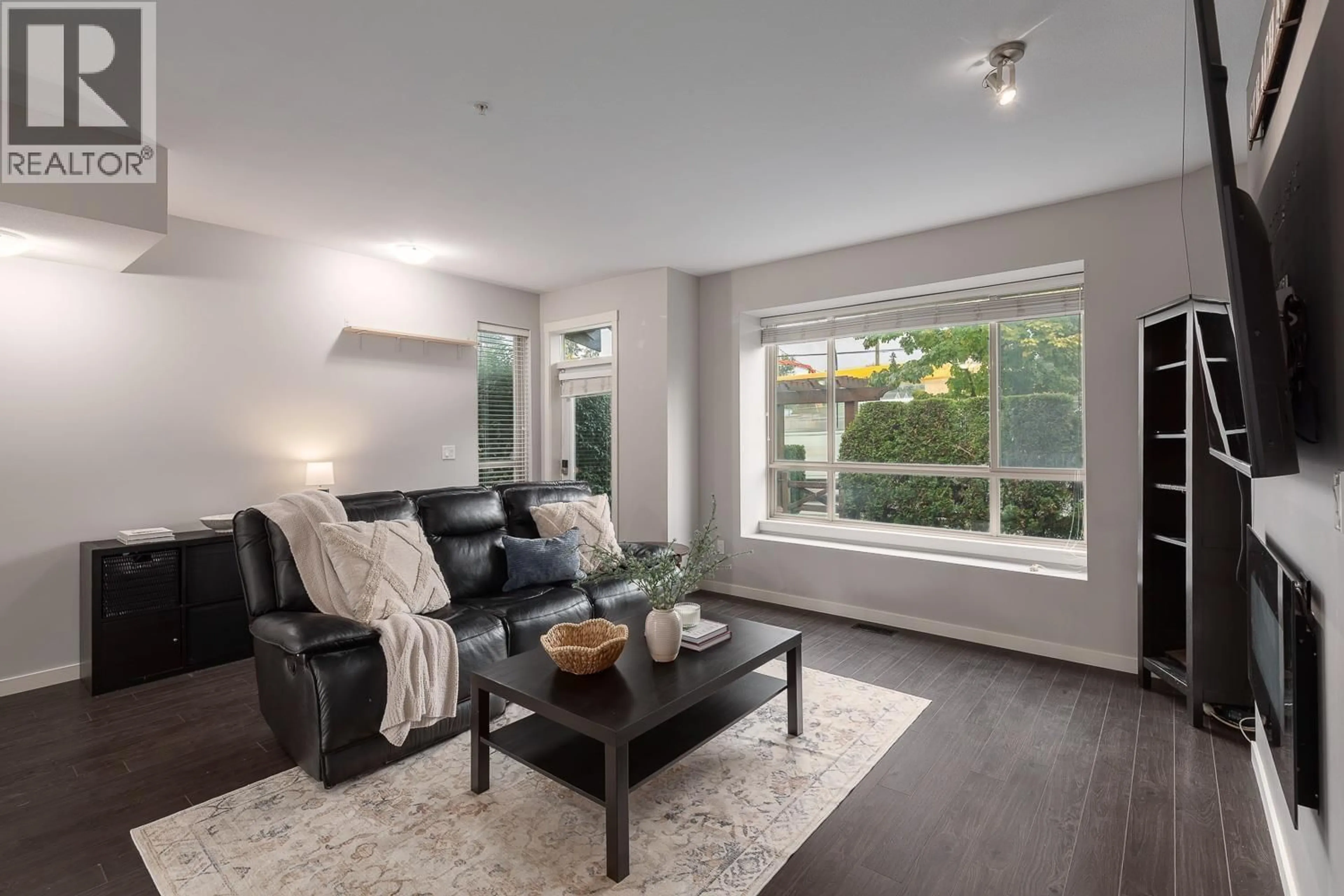 Living room with furniture, wood/laminate floor for 11 - 23986 104 AVENUE, Maple Ridge British Columbia V2W0G8