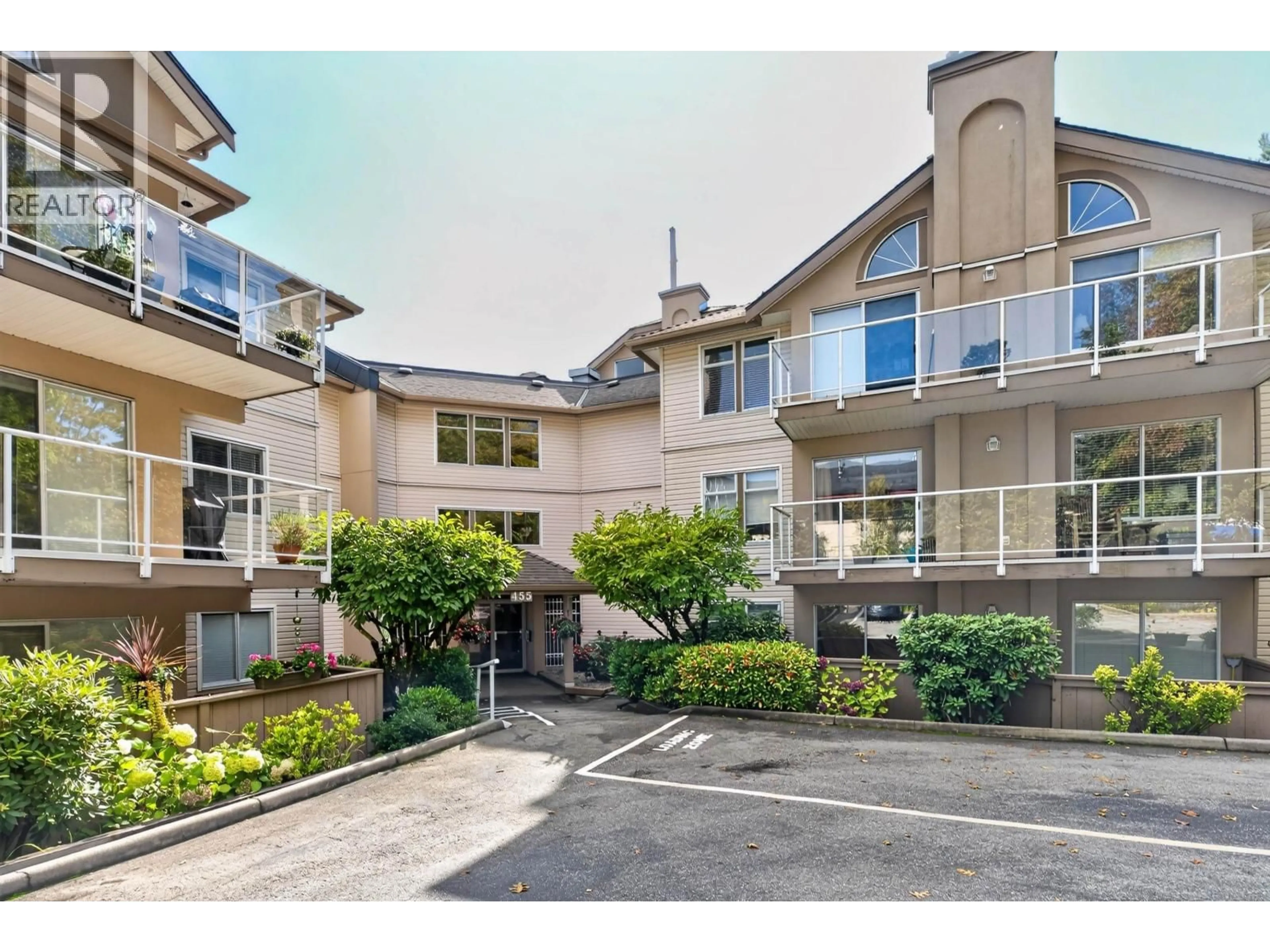 Indoor foyer for 101 - 455 BROMLEY STREET, Coquitlam British Columbia V3K6N7