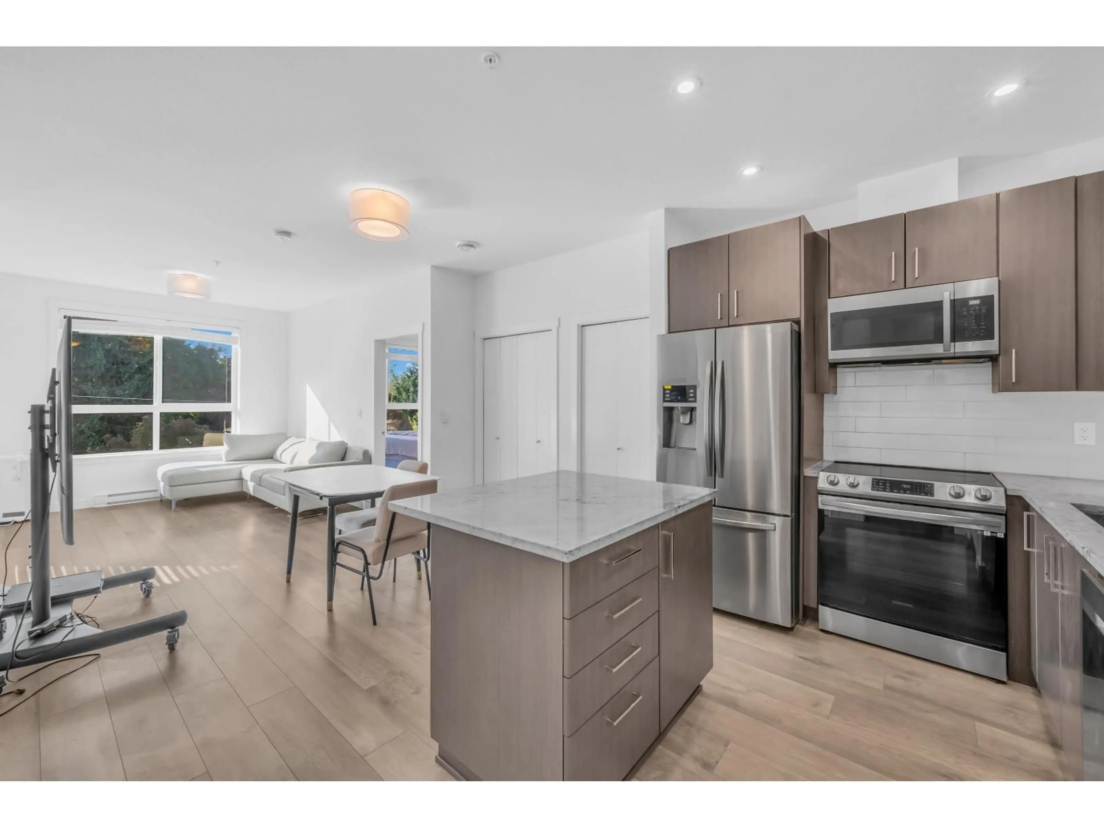 Open concept kitchen, unknown for 309 - 20362 72B AVENUE, Langley British Columbia V2Y5K4